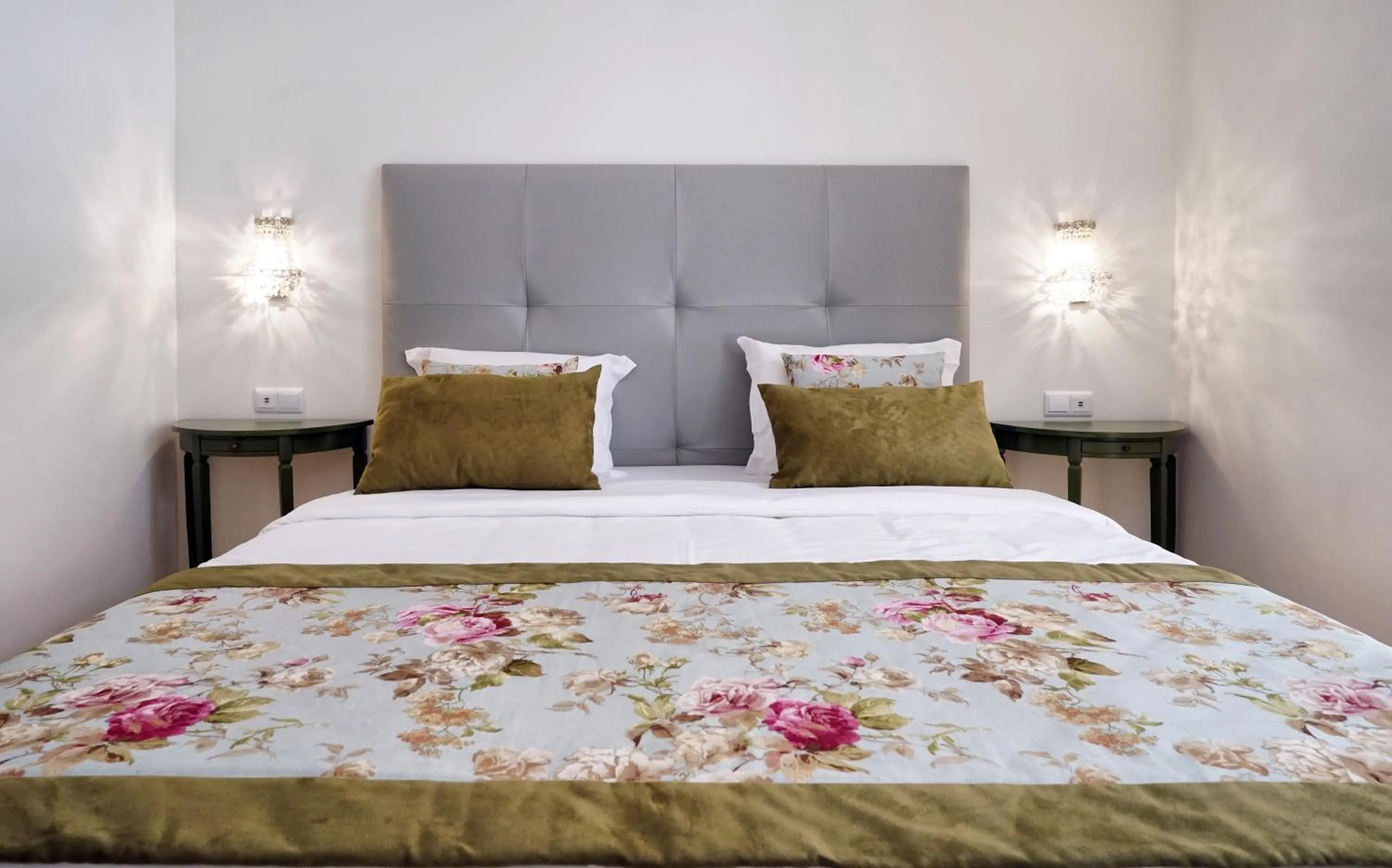 Photo of the whole room, Bed in Casas de São Bento