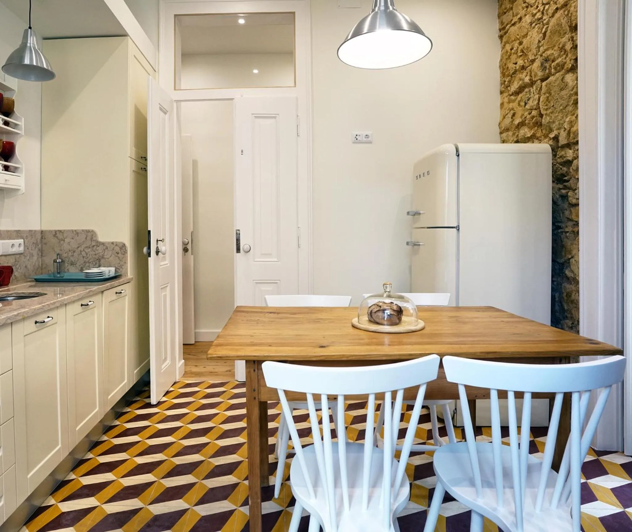 Kitchen or kitchenette in Casas de São Bento