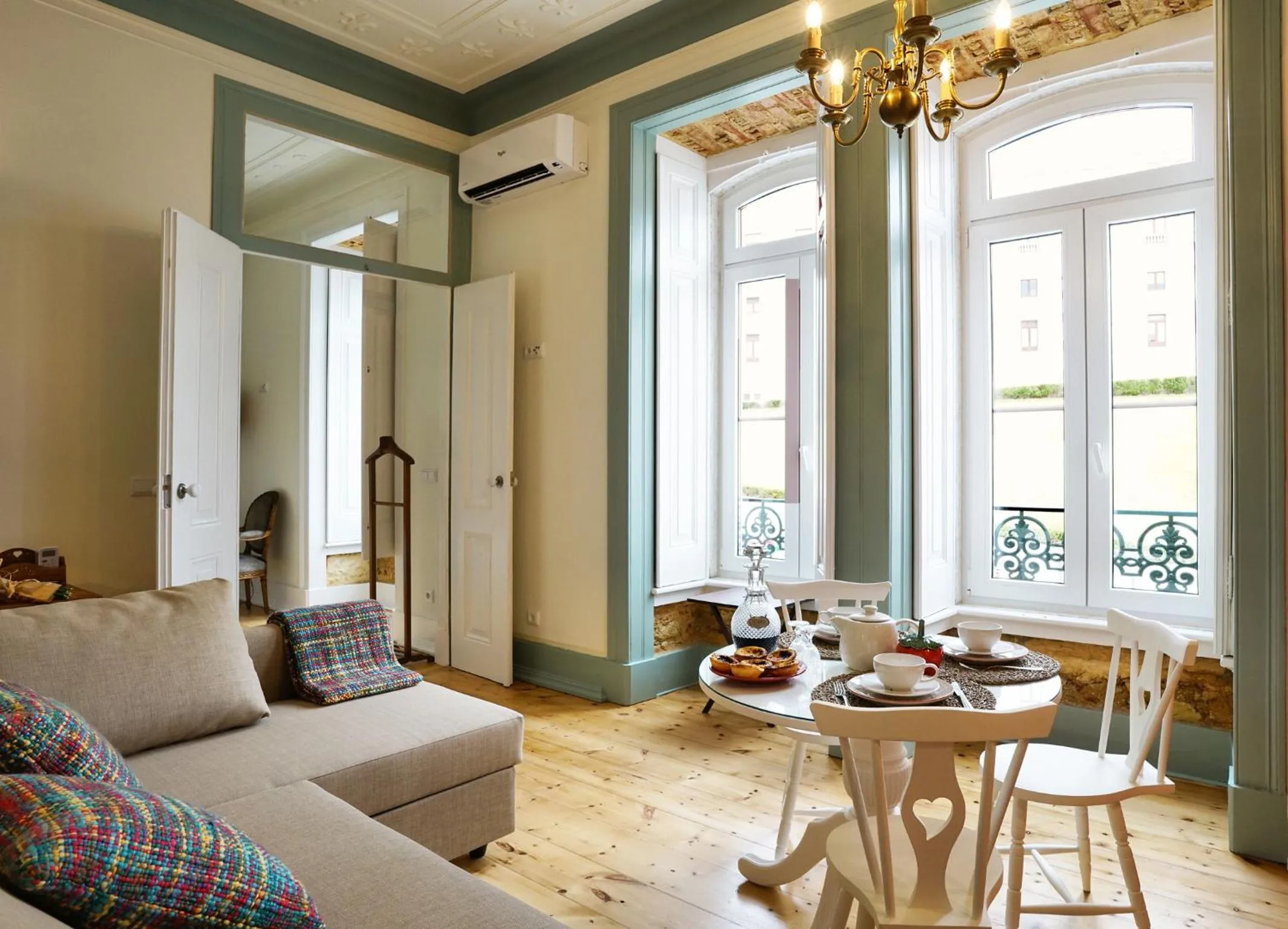 Living room, Bed in Casas de São Bento