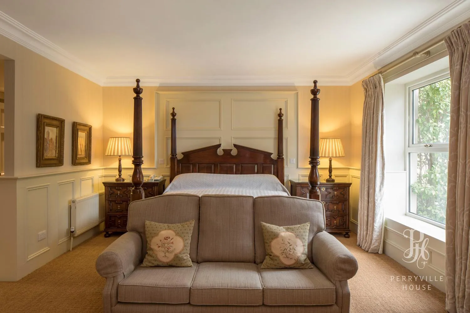 Bedroom, Bed in Perryville House