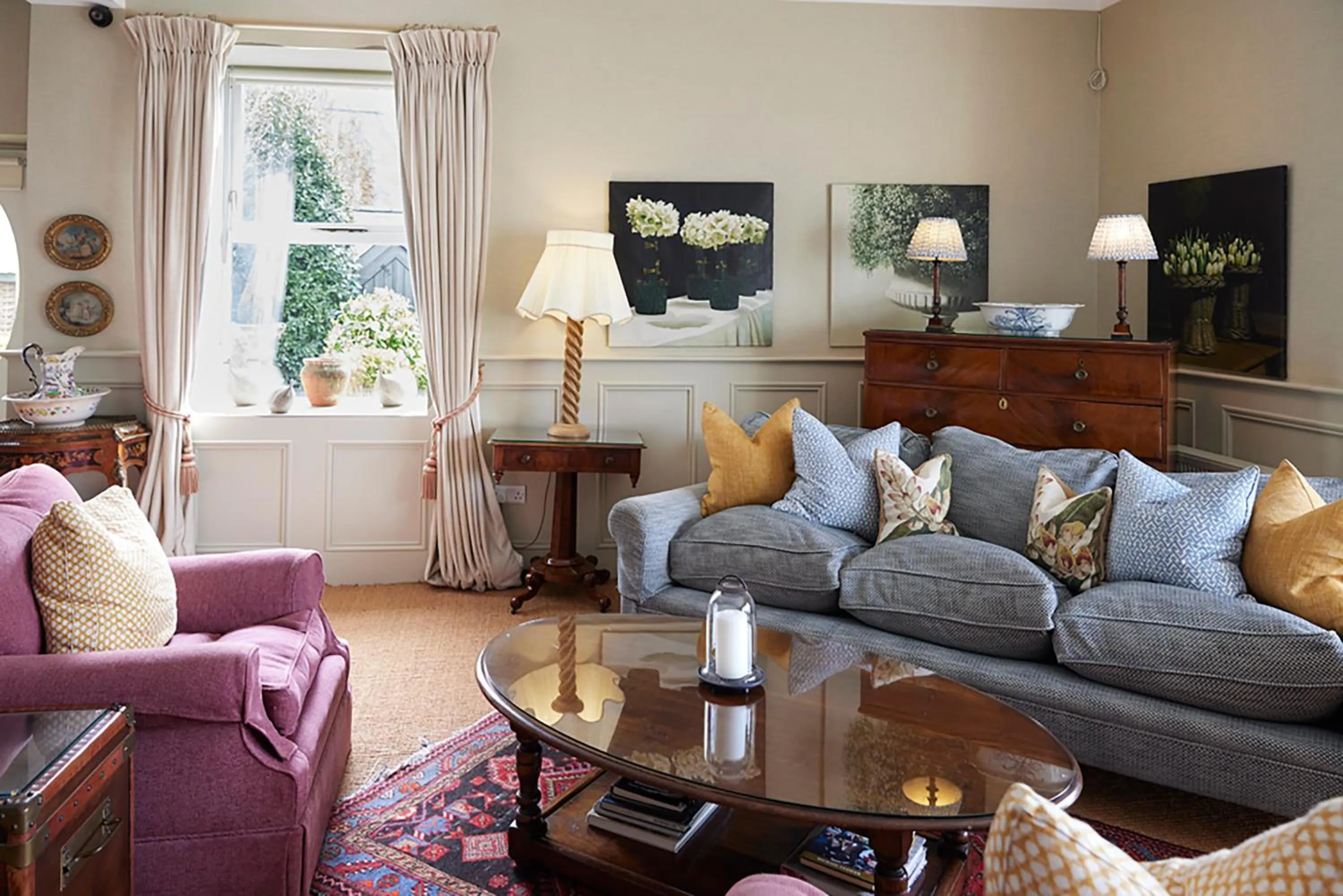 Lounge or bar in Perryville House