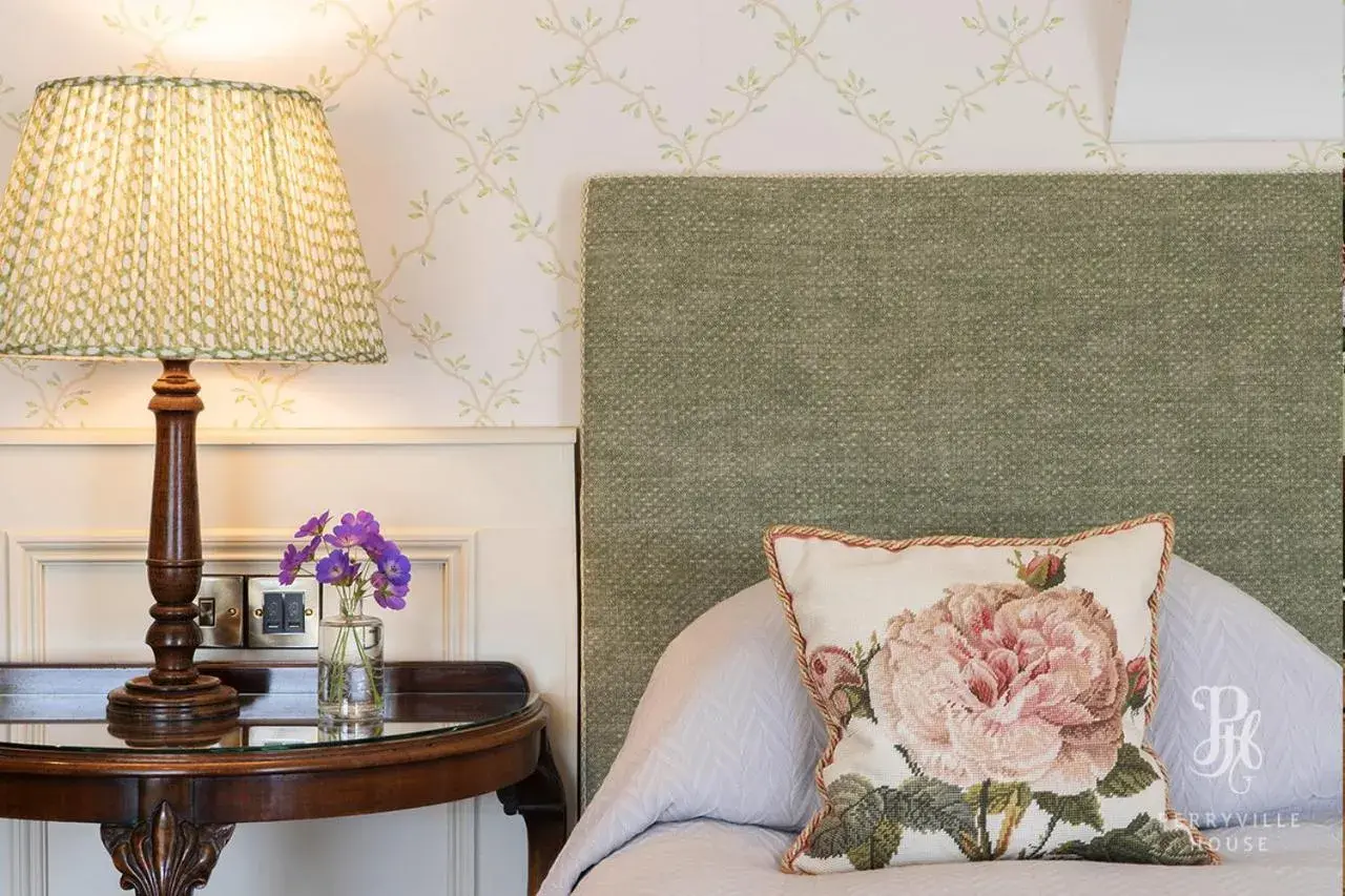 Deluxe Room in Perryville House Deluxe Room in Perryville House