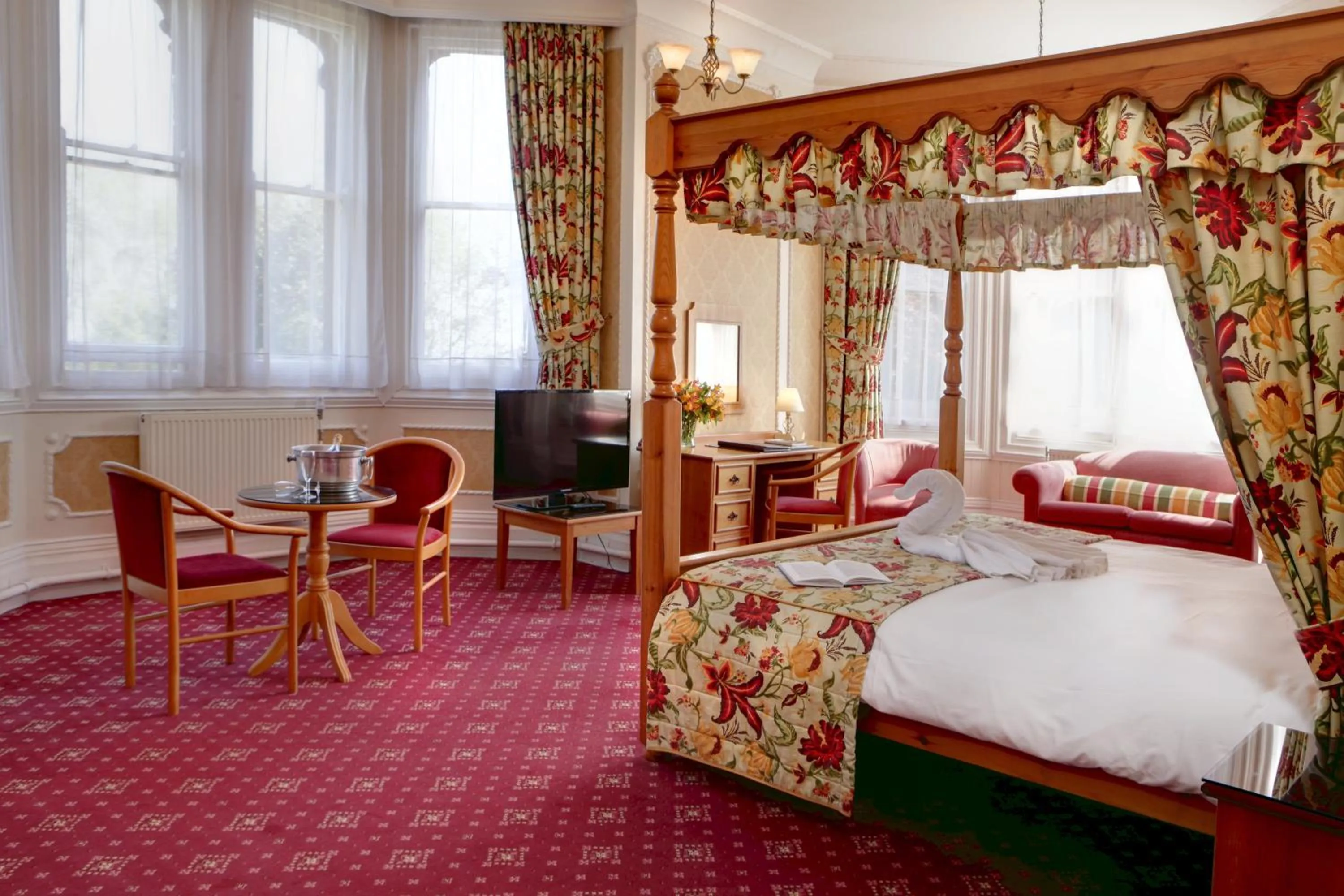 Bed in Bestwood Lodge Hotel