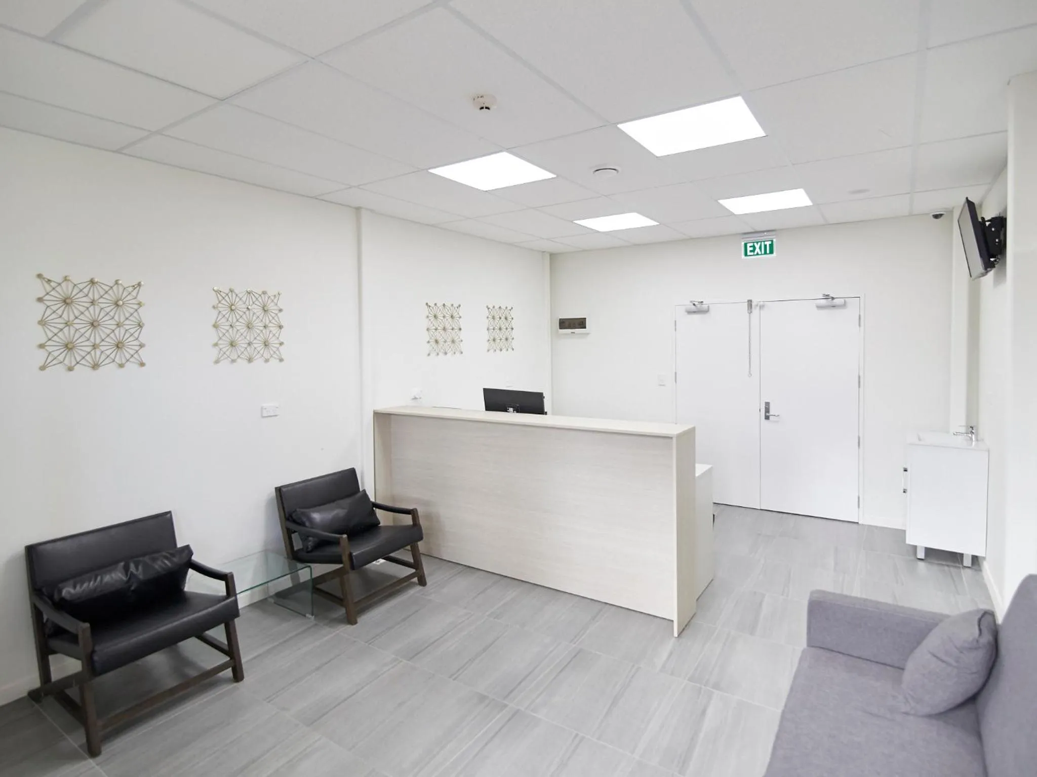 Property building in Three Palms Lodge