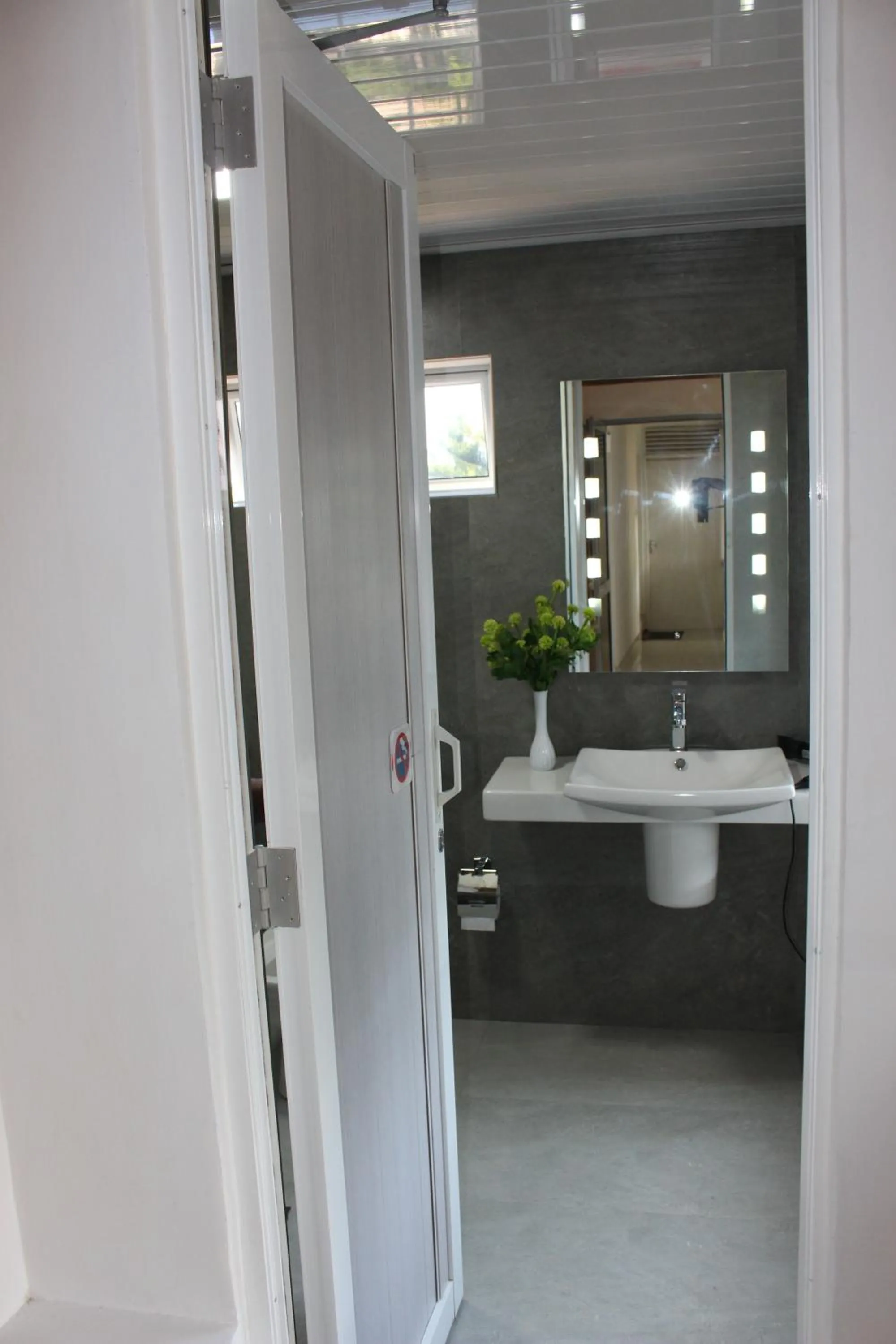 Bathroom in e-stay Hanthana Kandy