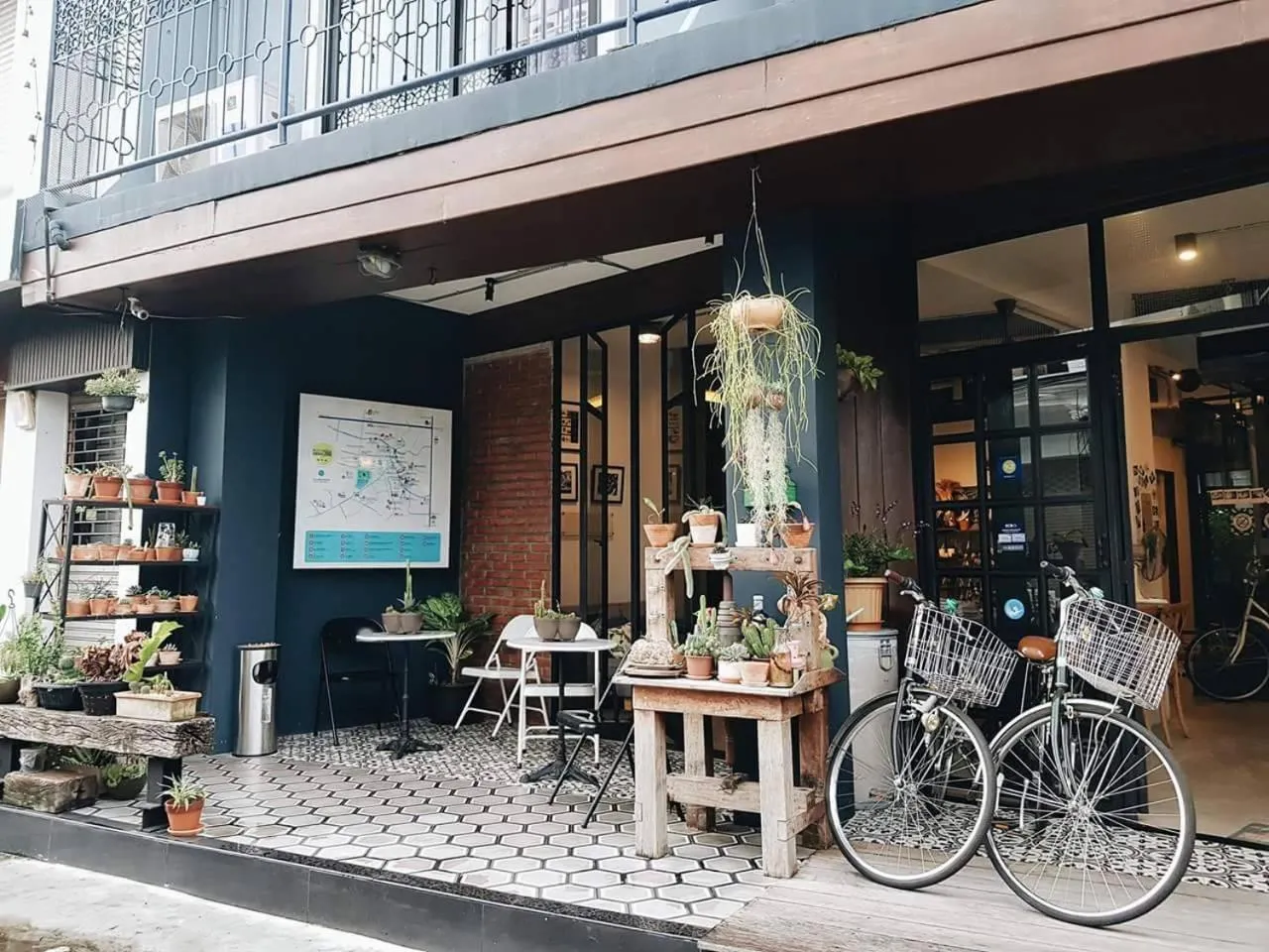 Facade/entrance in Chernchan Hostel