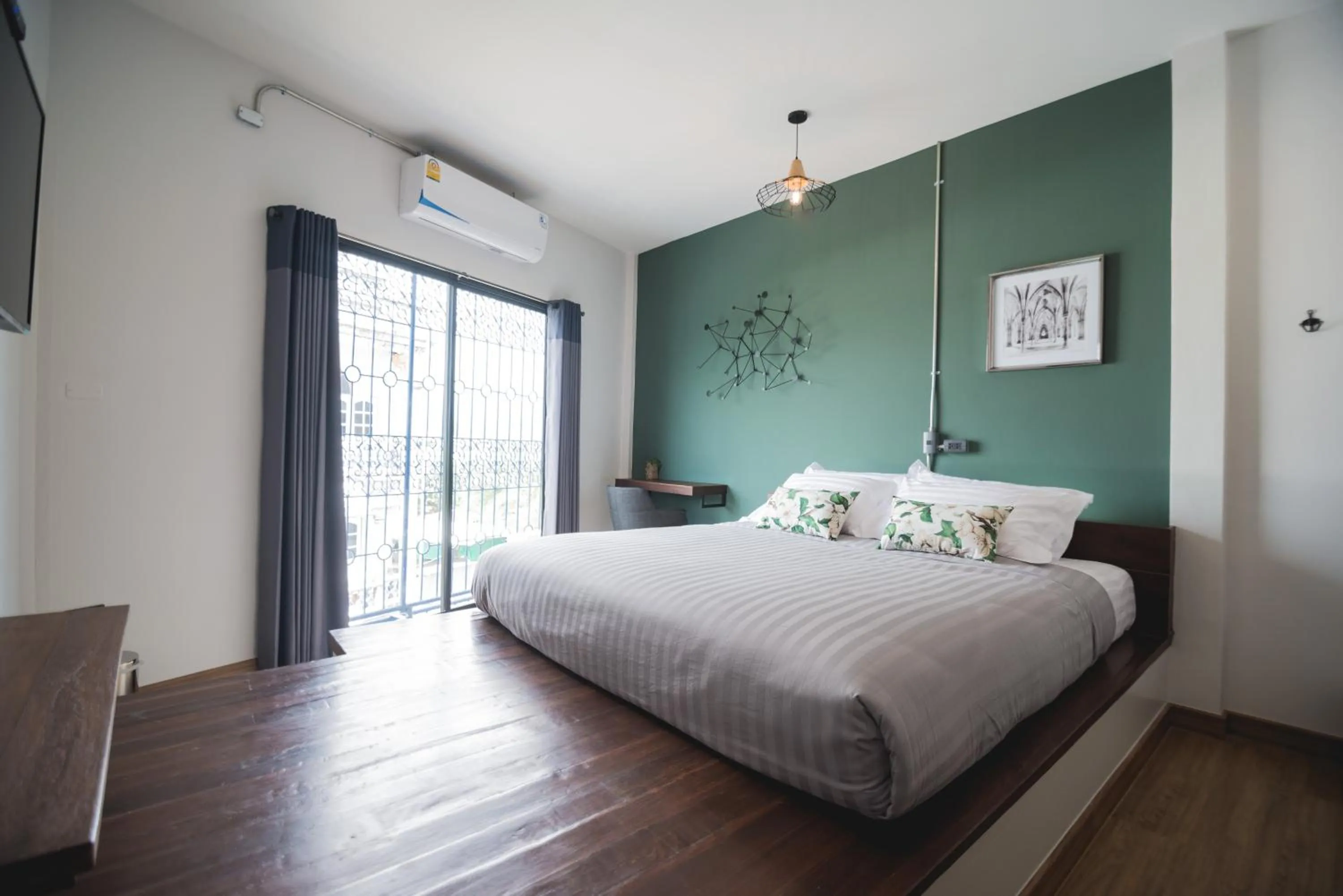 Photo of the whole room, Bed in Chernchan Hostel