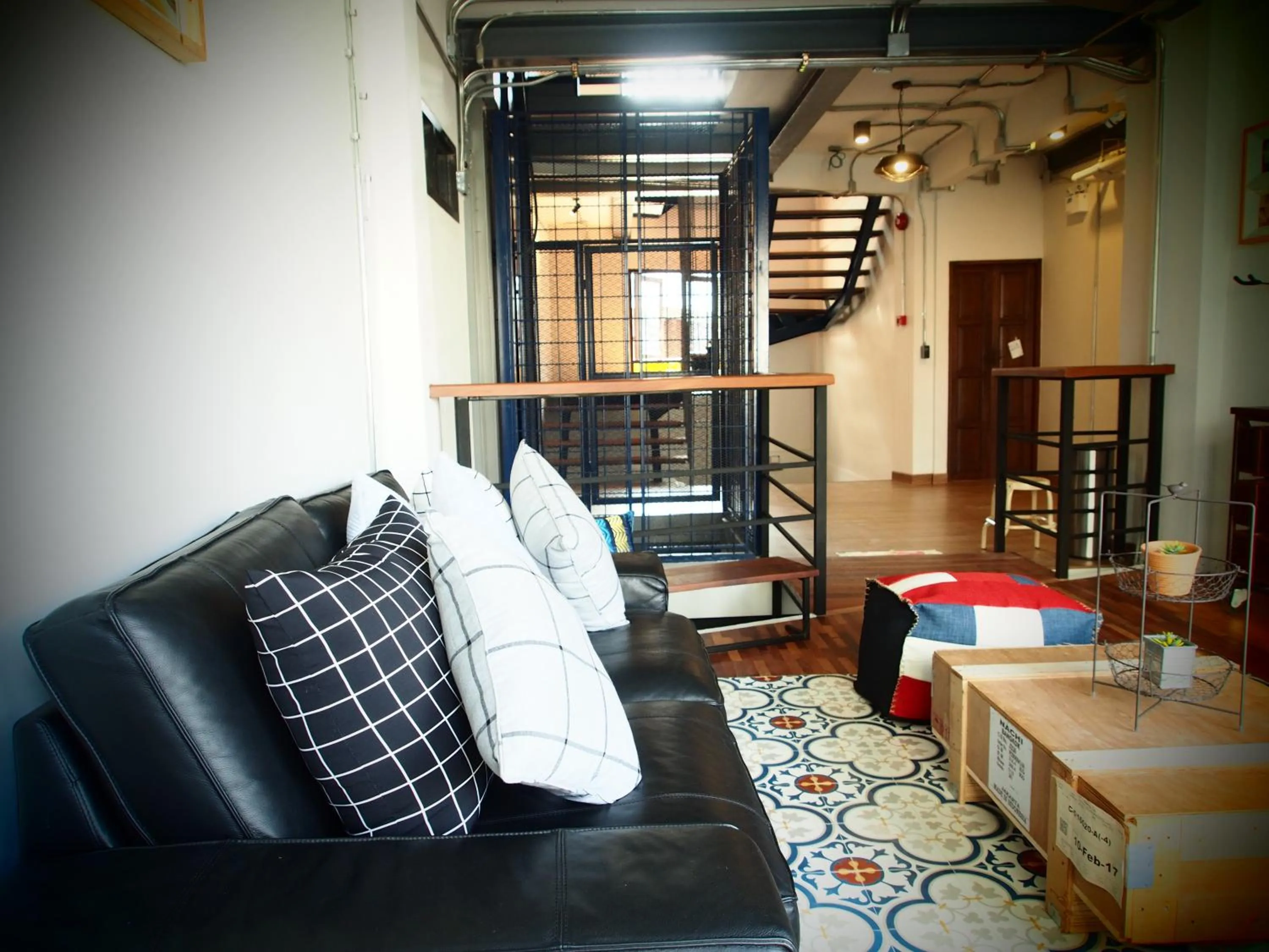 Decorative detail in Chernchan Hostel