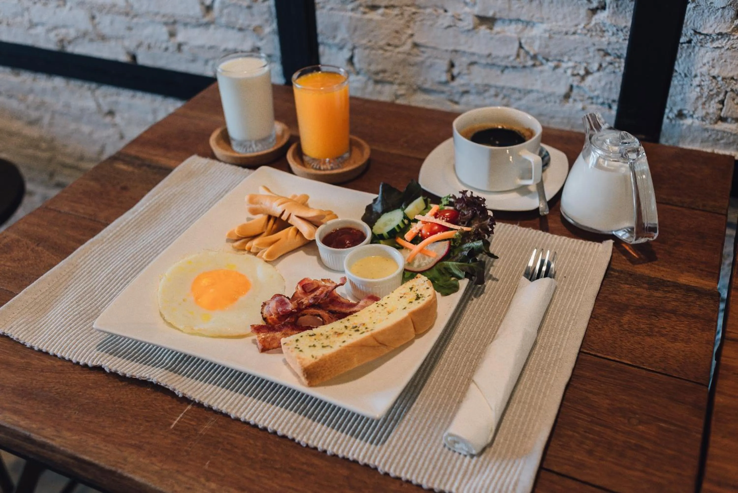 Breakfast in Chernchan Hostel