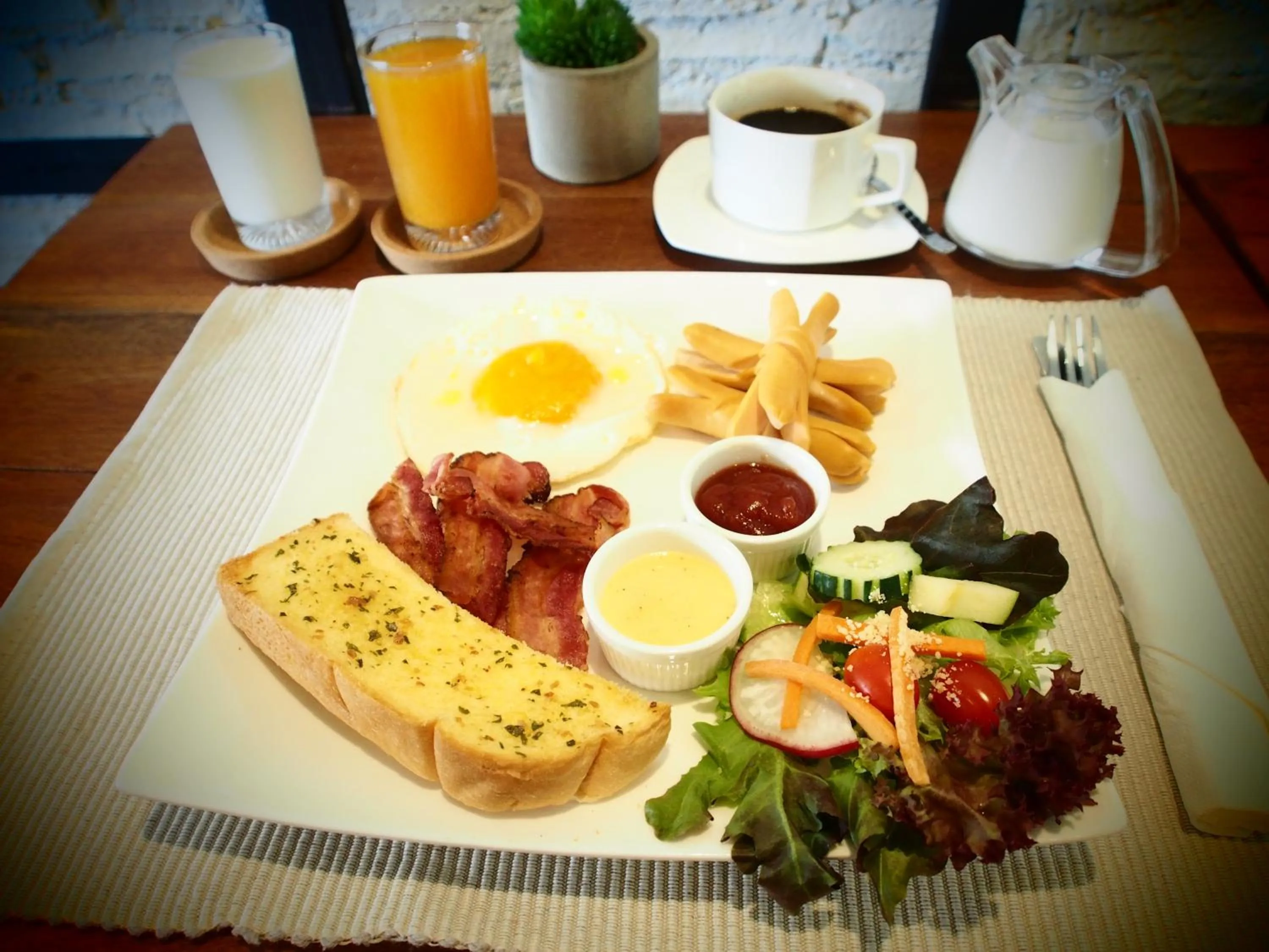 Breakfast in Chernchan Hostel