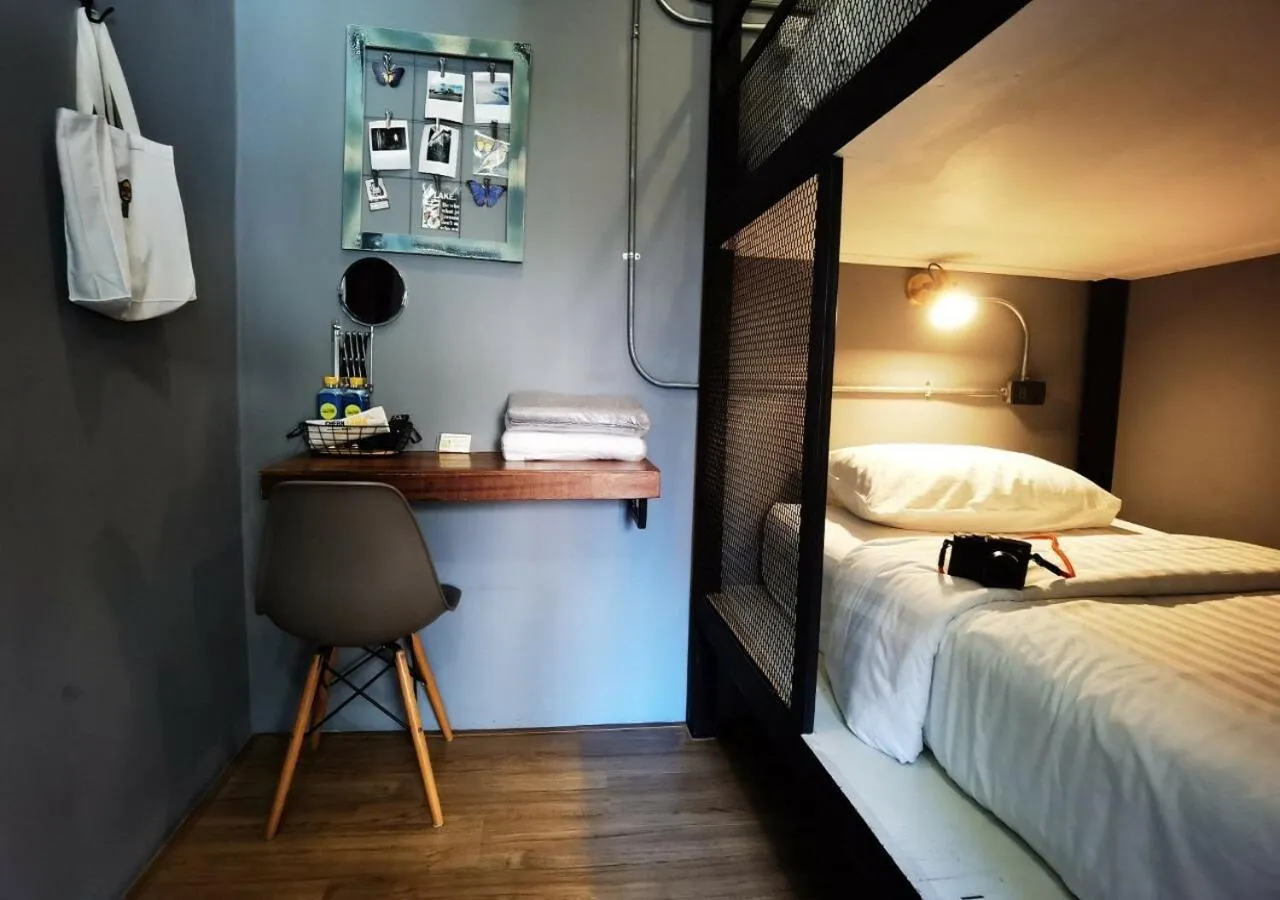 Photo of the whole room, Bed in Chernchan Hostel