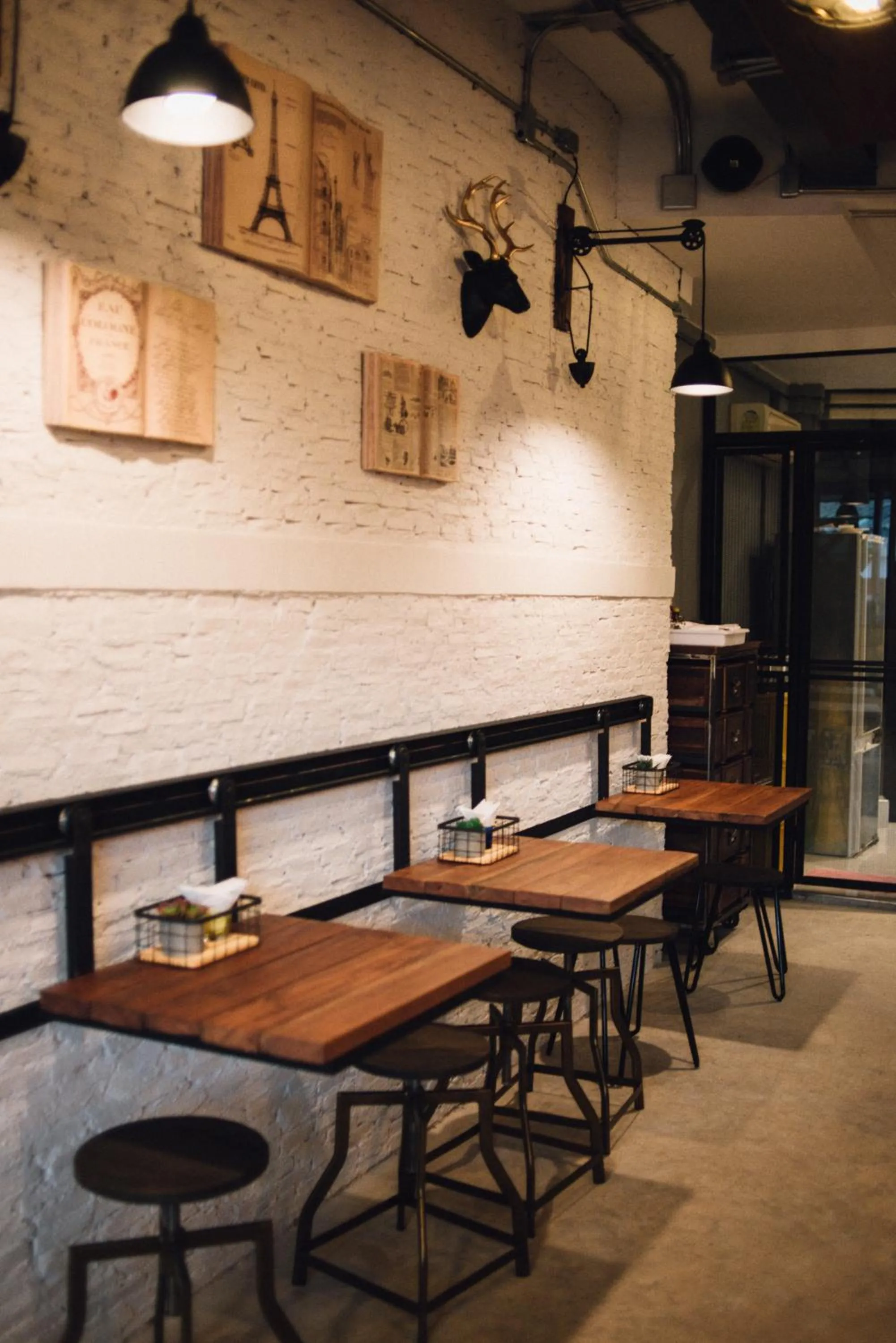 Restaurant/places to eat in Chernchan Hostel