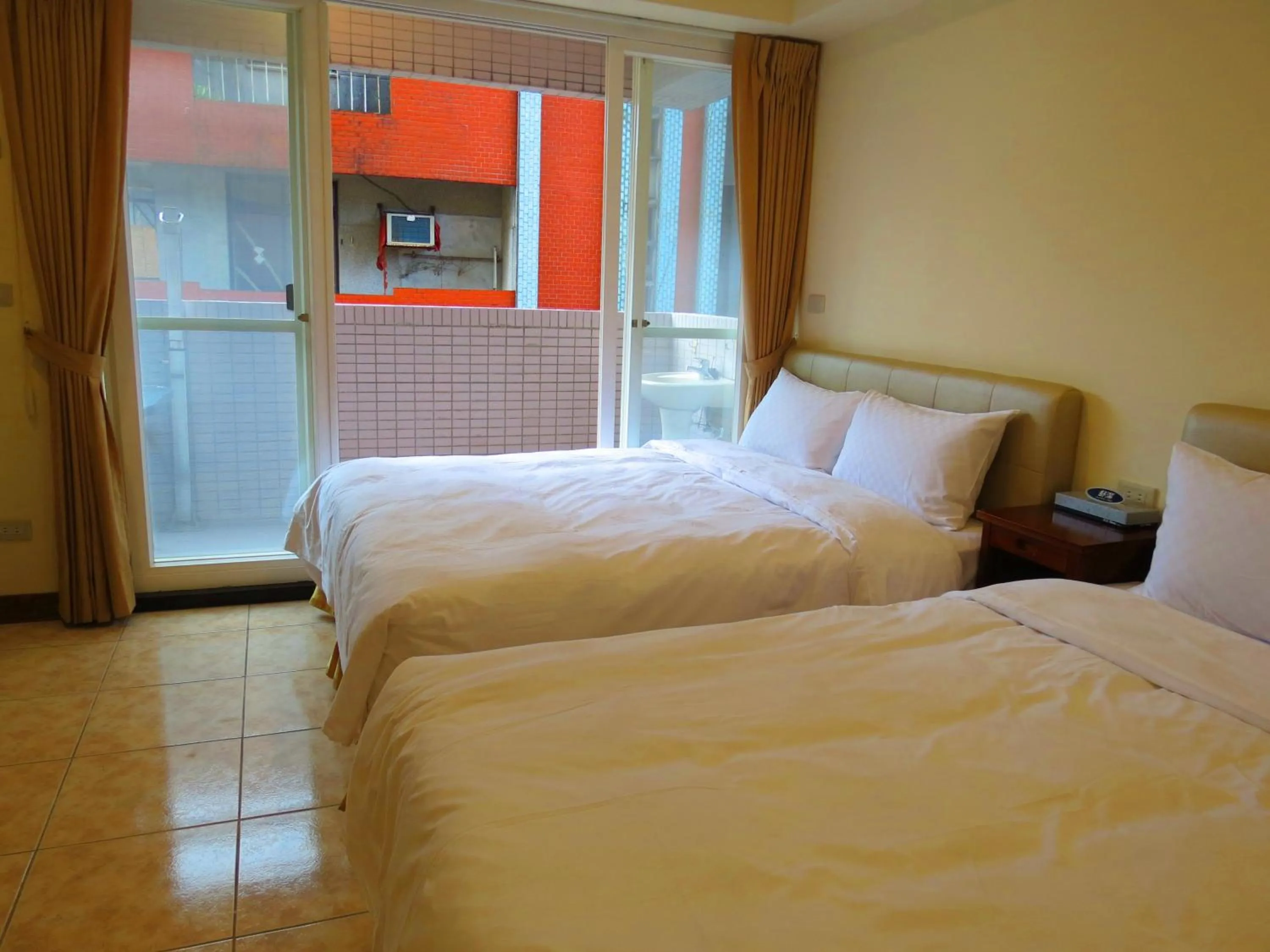 Standard Quadruple Room with External Private Bathroom in eZ Stay Juifen(Ruifang Station)