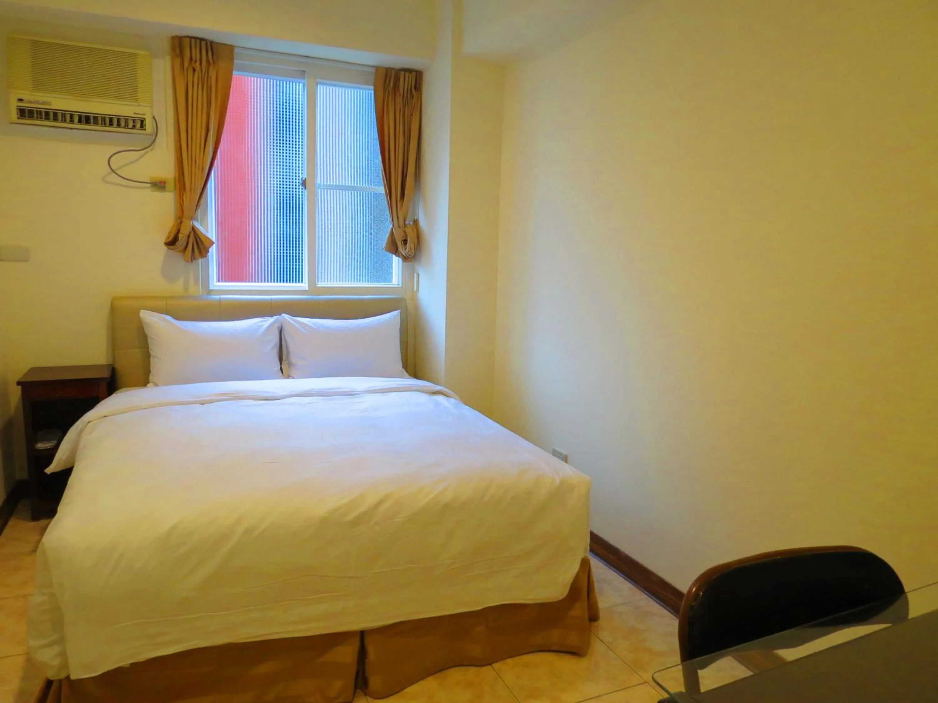 Superior Double Room with Exterior Private Bathroom in eZ Stay Juifen(Ruifang Station)