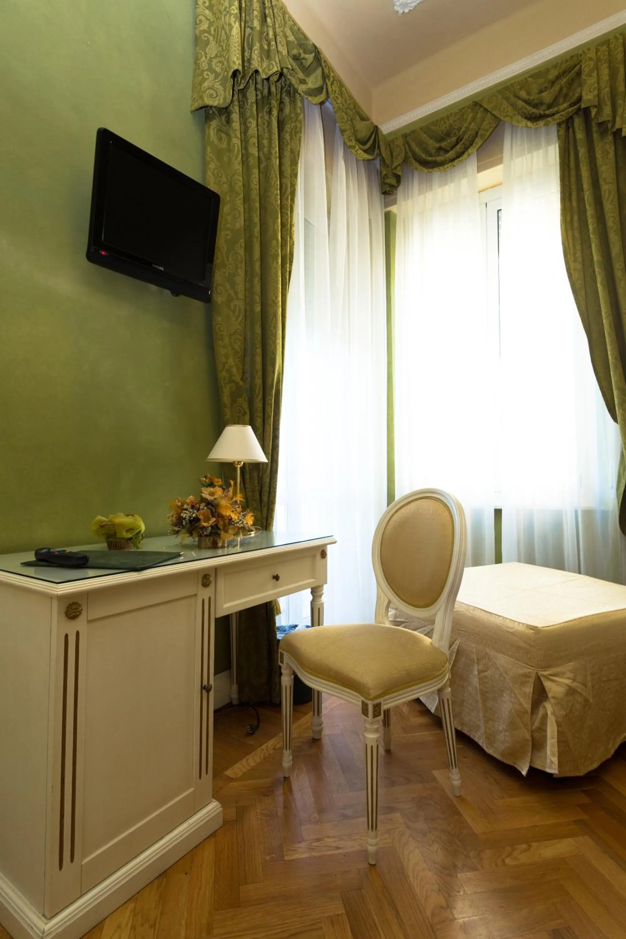 TV and multimedia, Bed in Hotel Gennarino