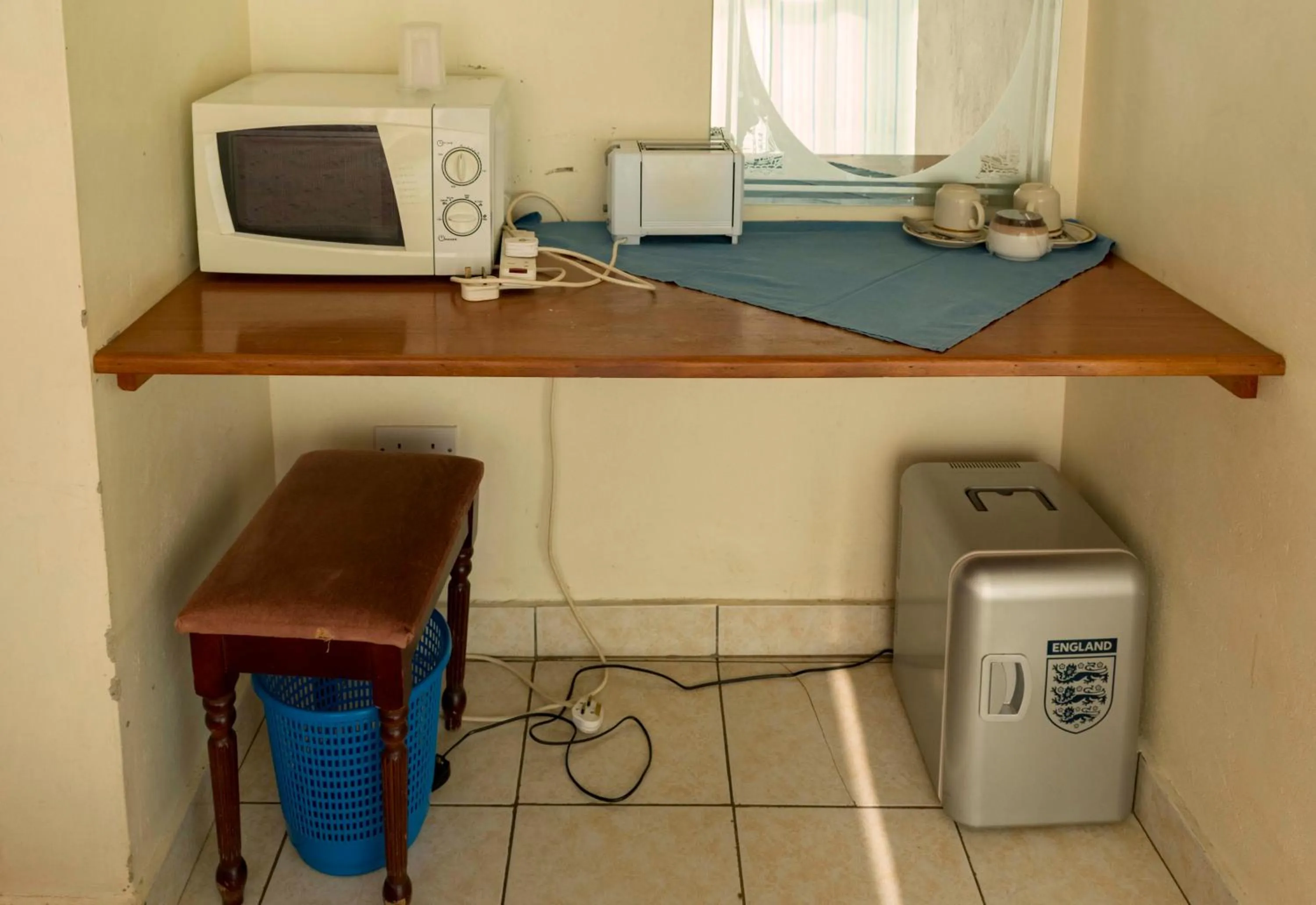 Coffee/tea facilities in Sunrise Apartments Hotel Fort Portal