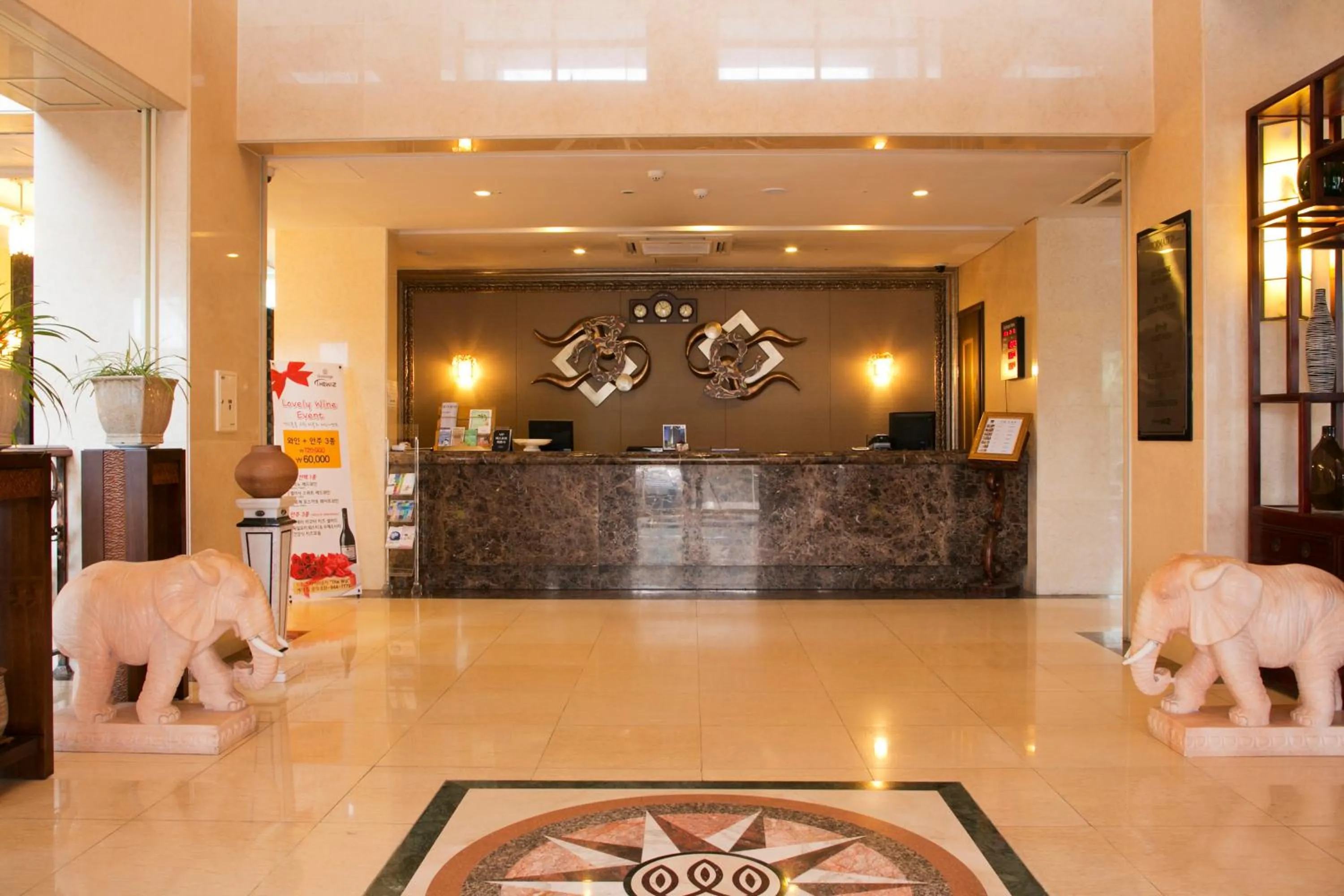 Lobby or reception in WIZ Hotel