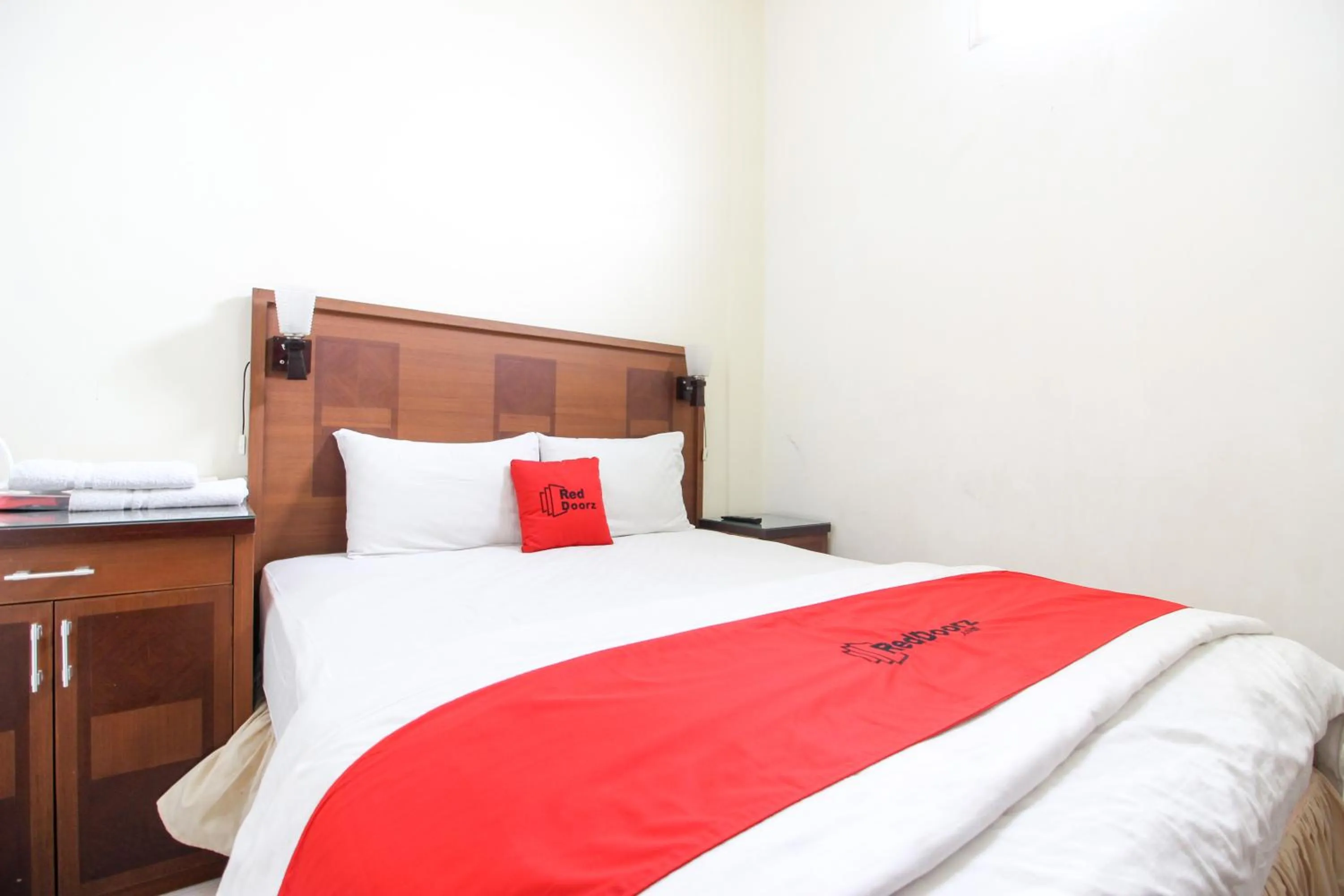 Bedroom, Bed in RedDoorz plus @ Tegal Panggung