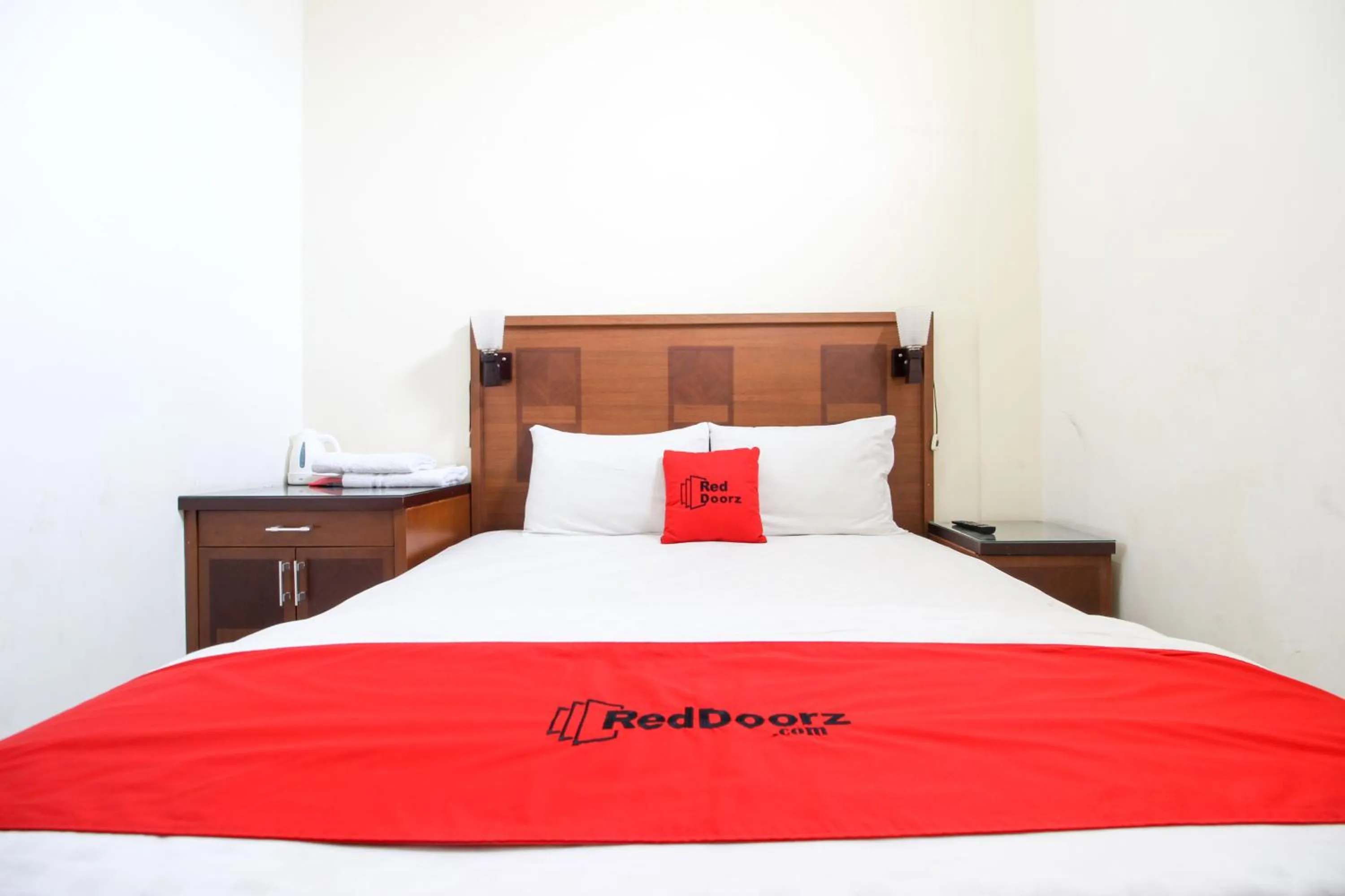 Bedroom, Bed in RedDoorz plus @ Tegal Panggung