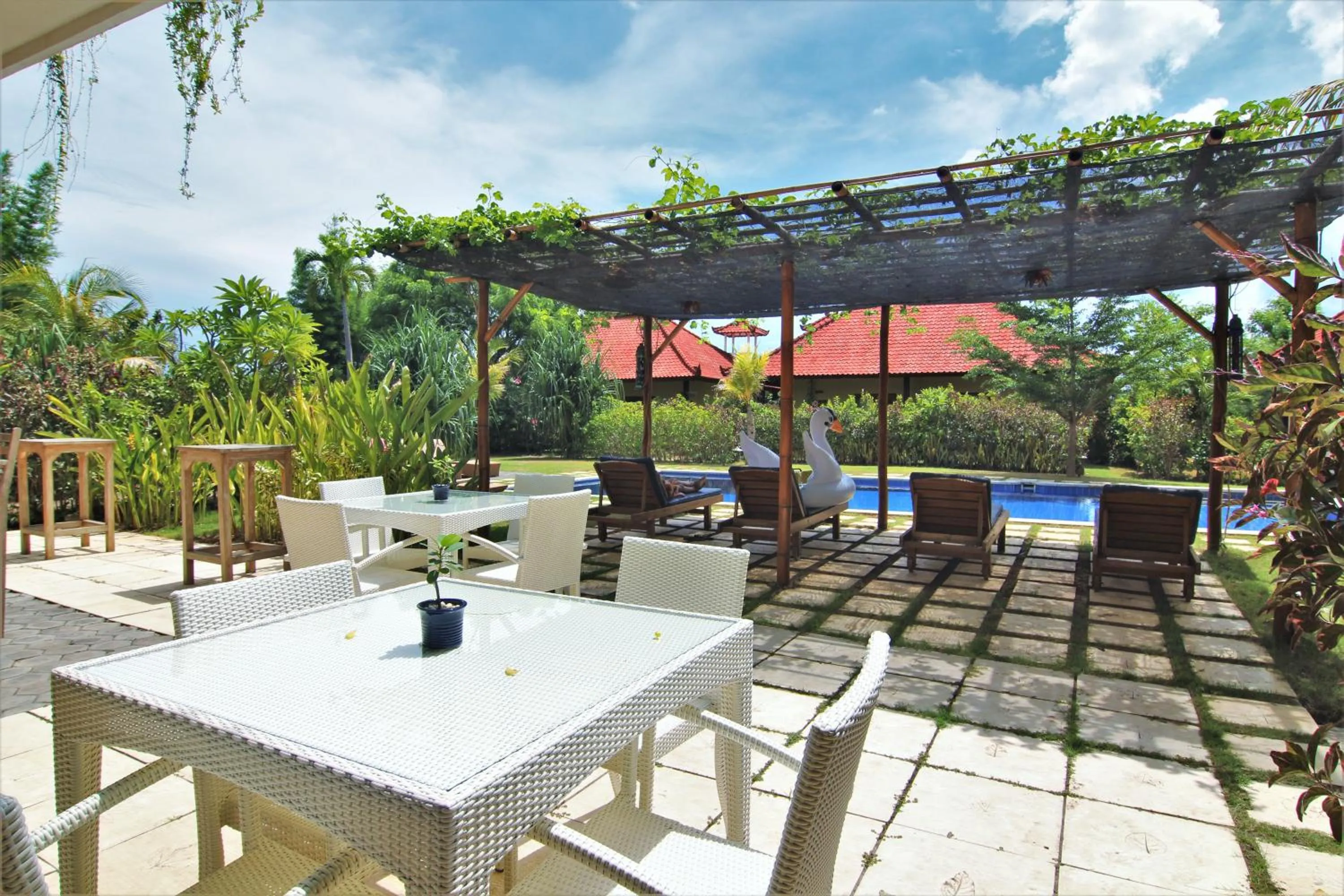 Restaurant/places to eat in Batu Ampar Menjangan