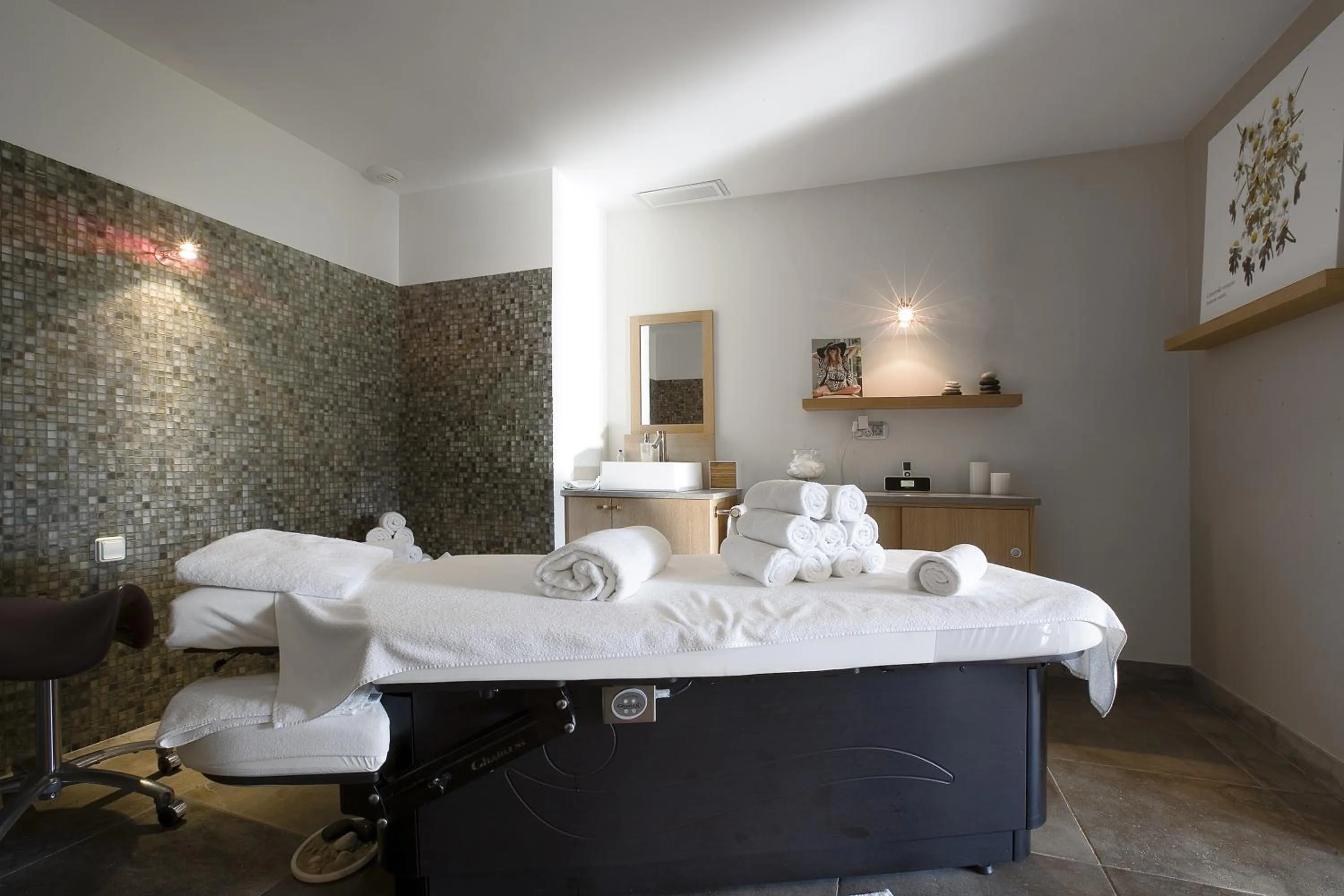 Spa and wellness centre/facilities in Le Clos Saint-Martin Hôtel & Spa