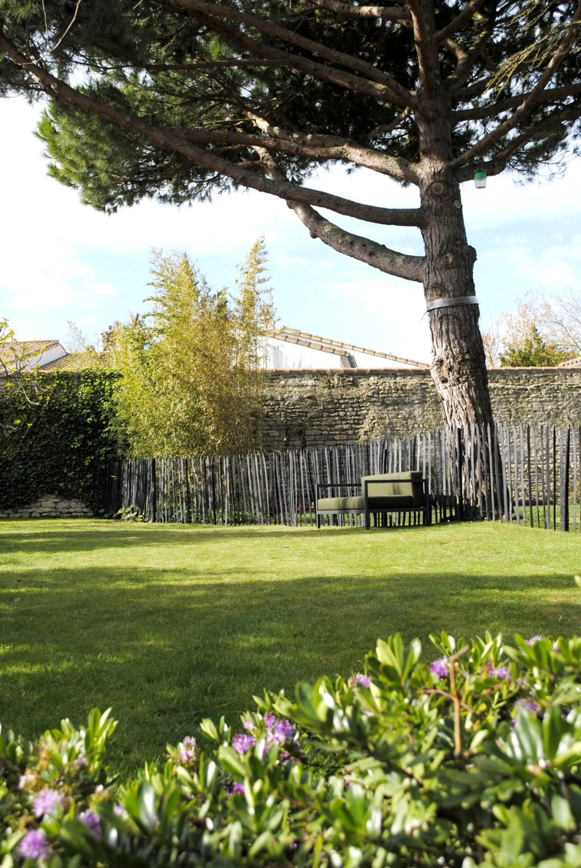 Garden in Le Clos Saint-Martin Hôtel & Spa