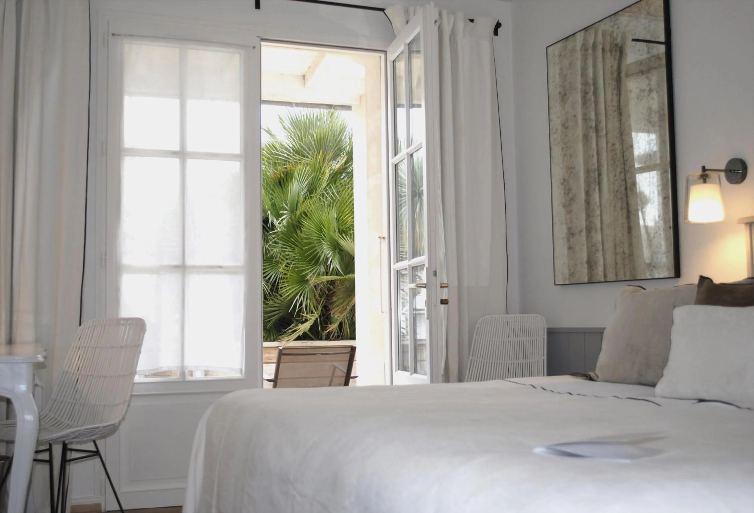 Bed in Le Clos Saint-Martin Hôtel & Spa