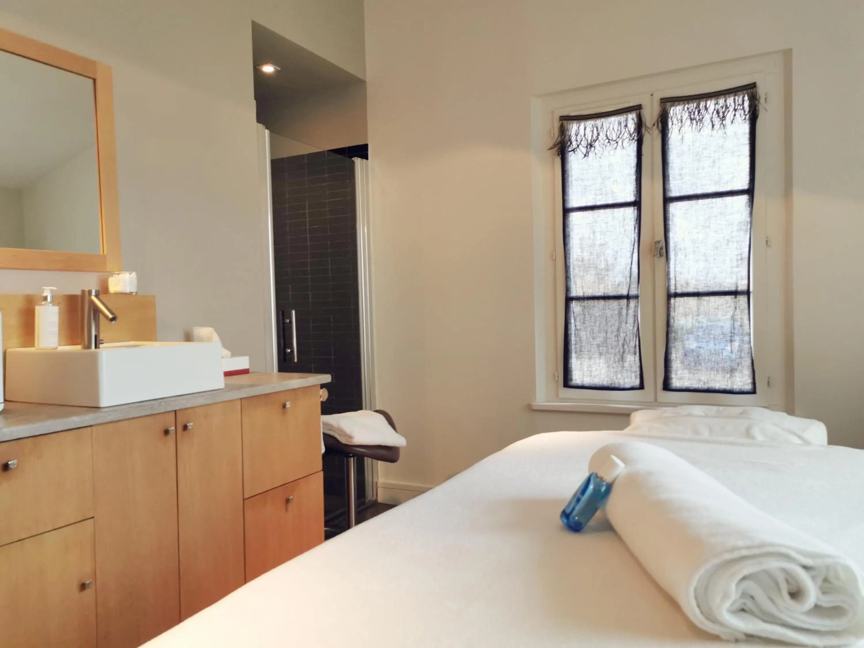 Spa and wellness centre/facilities in Le Clos Saint-Martin Hôtel & Spa