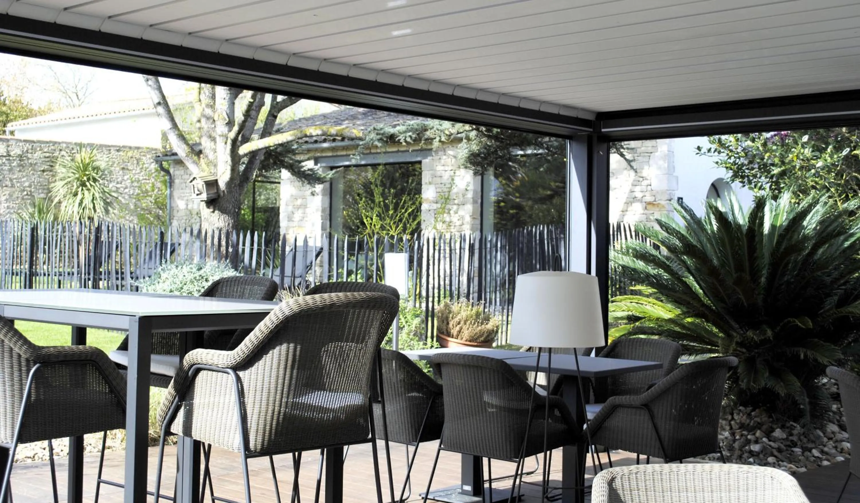 Patio in Le Clos Saint-Martin Hôtel & Spa