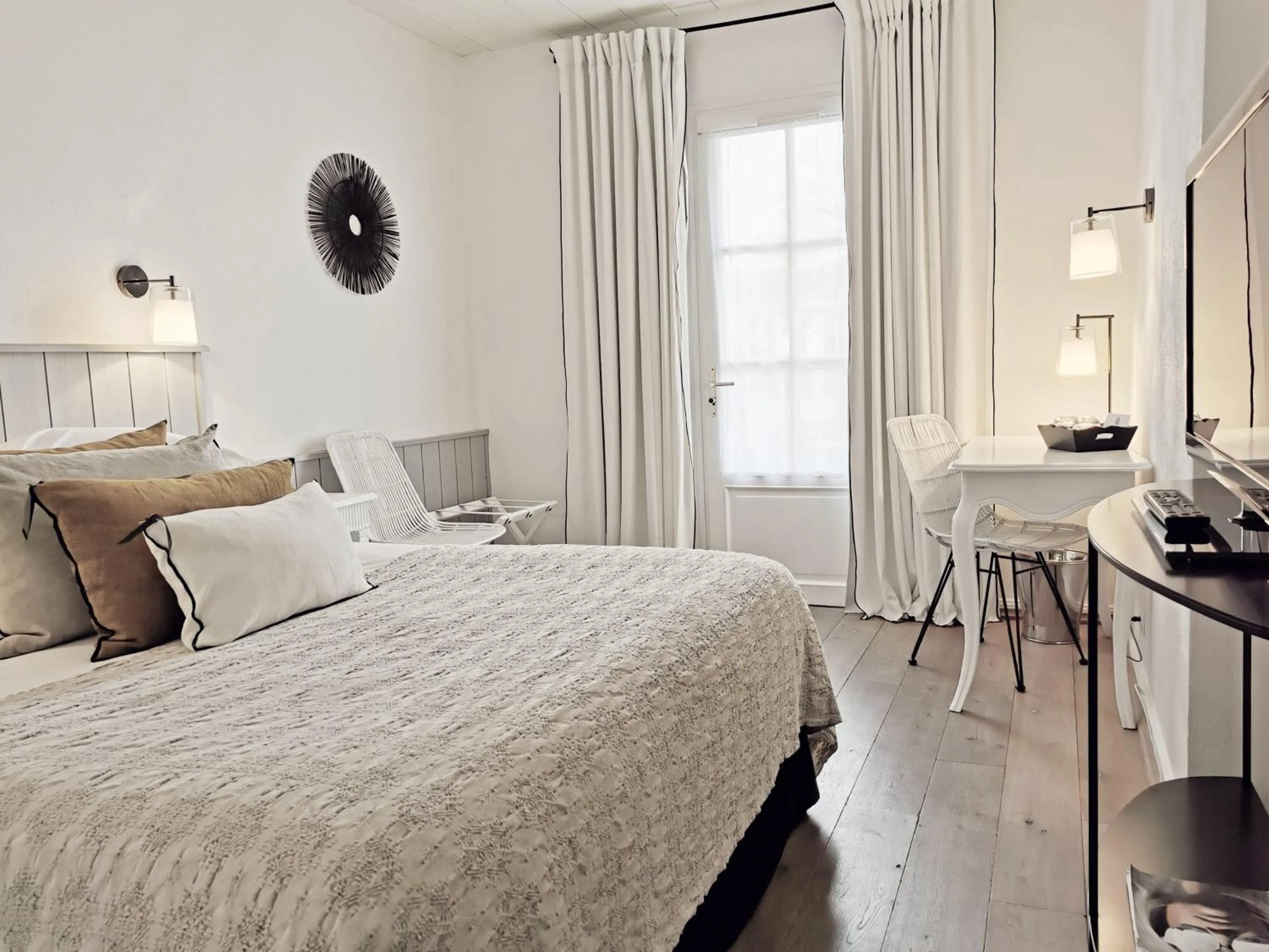 Bed in Le Clos Saint-Martin Hôtel & Spa