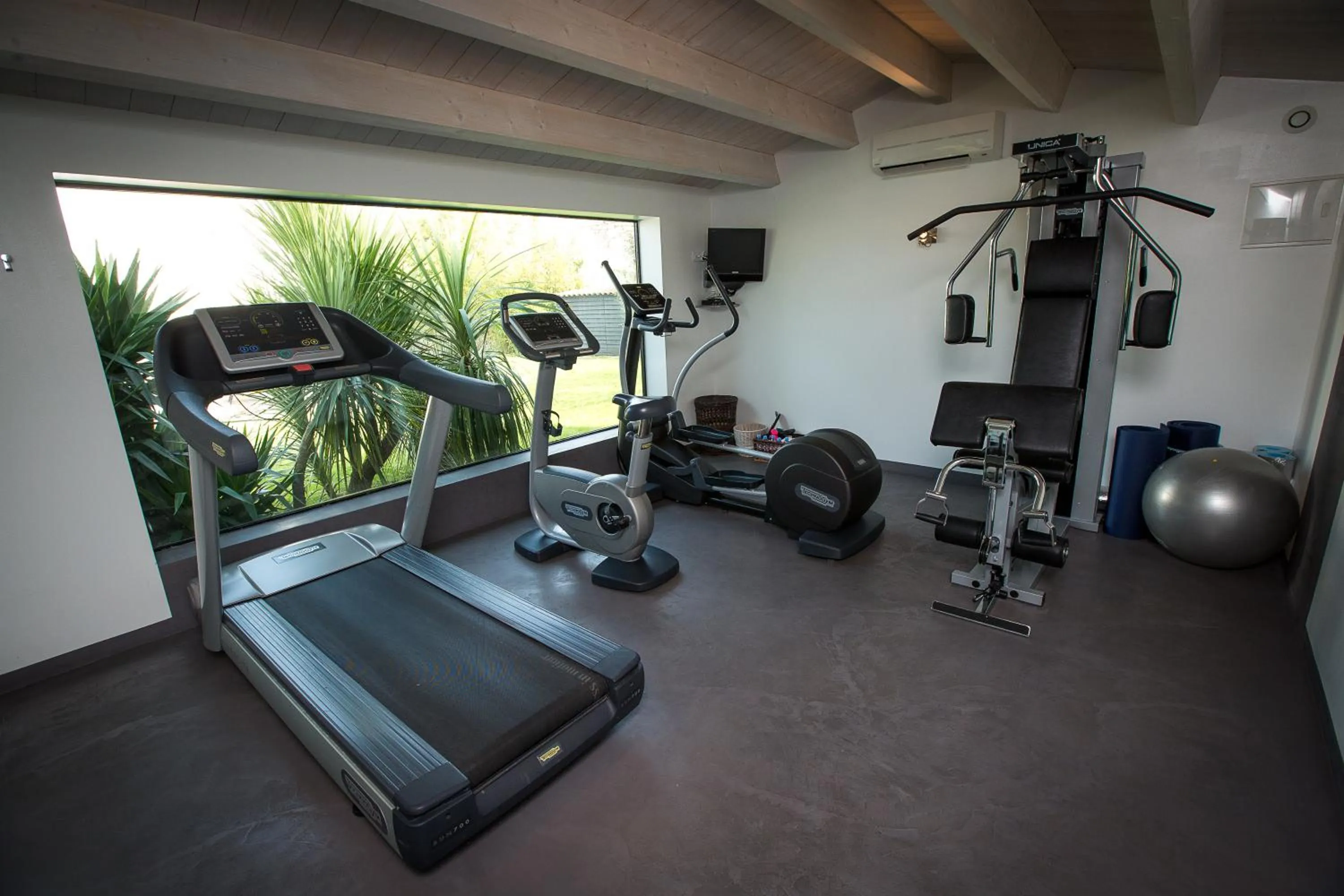 Day in Le Clos Saint-Martin Hôtel & Spa