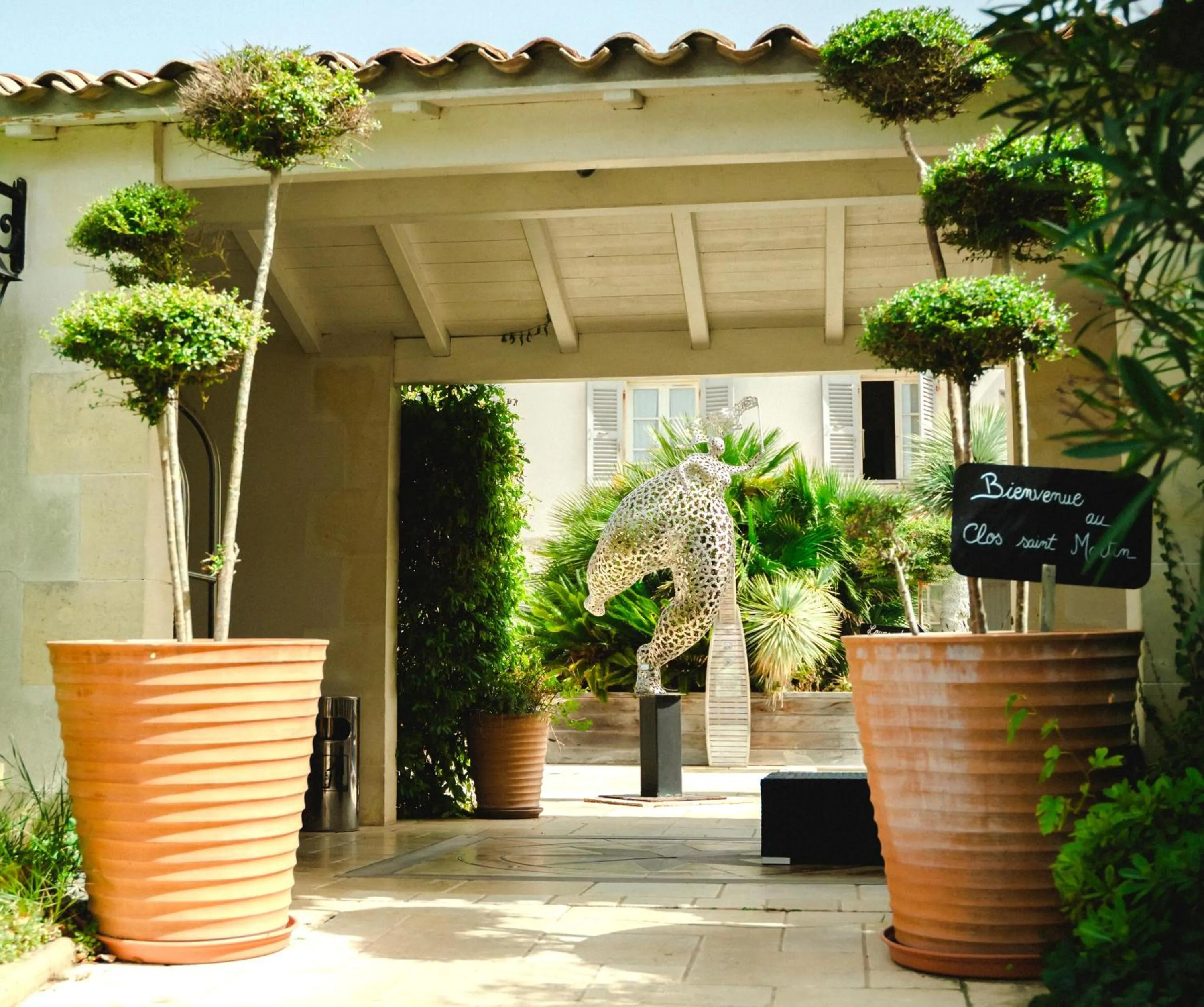 Property building in Le Clos Saint-Martin Hôtel & Spa