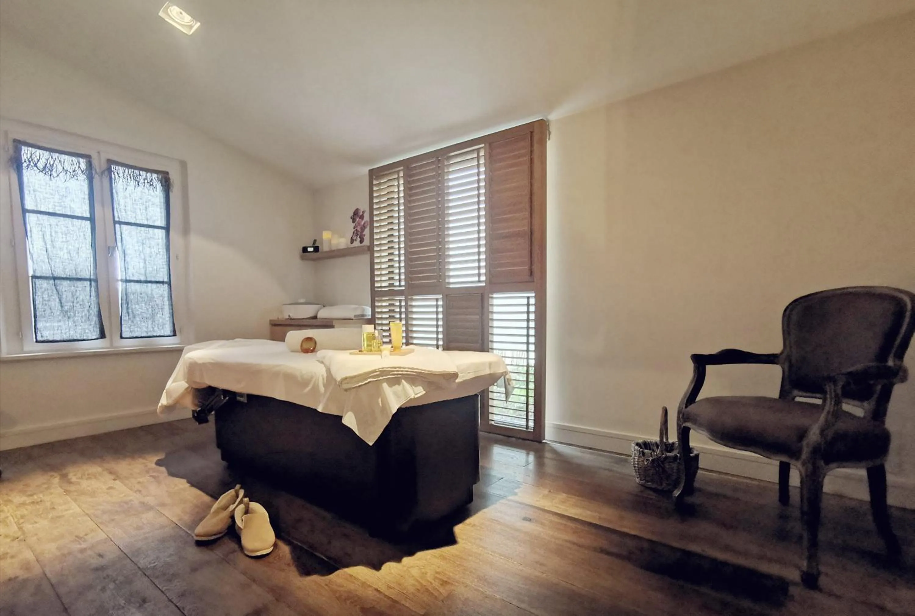 Spa and wellness centre/facilities in Le Clos Saint-Martin Hôtel & Spa