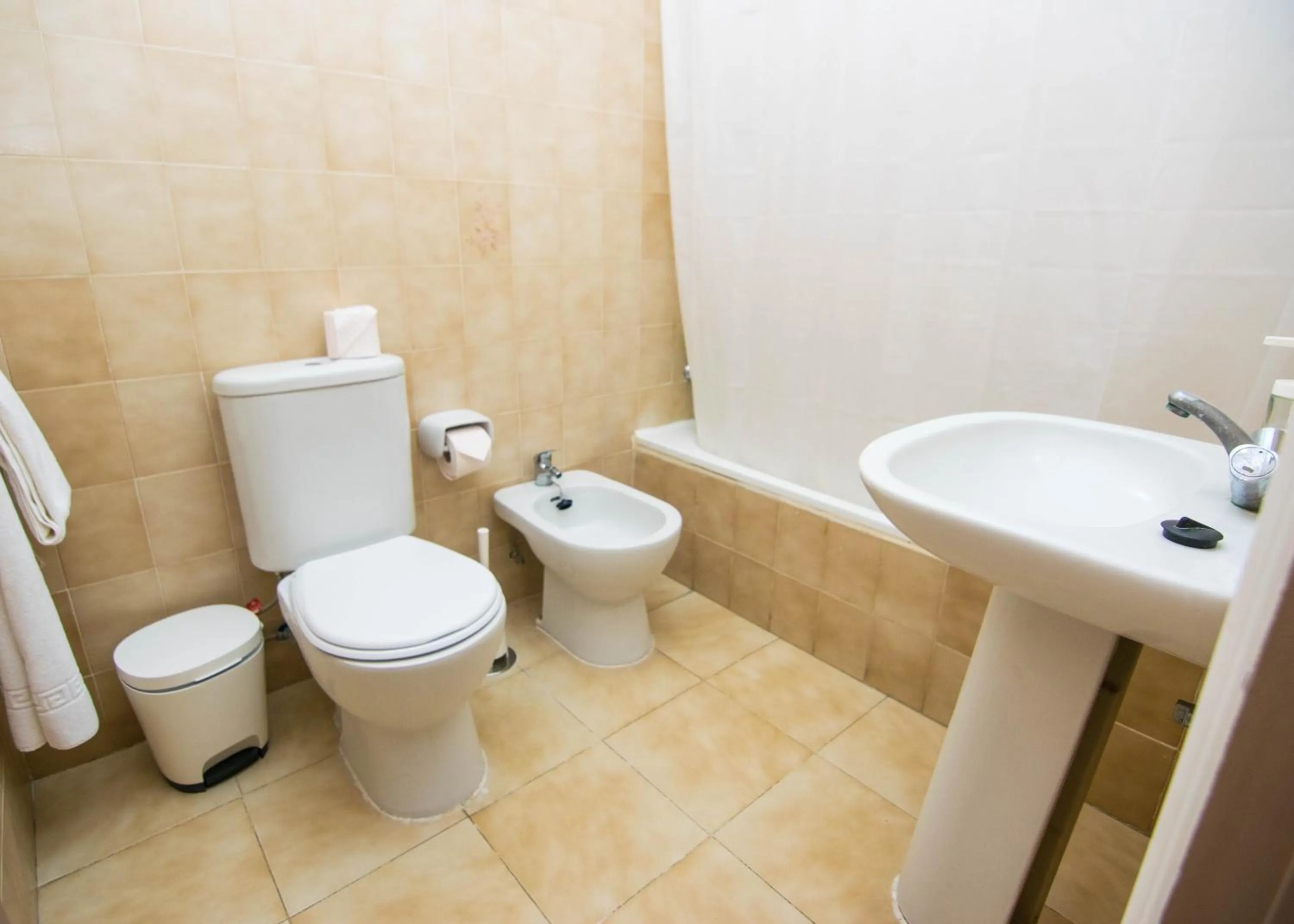 Bathroom in Pensión Alcalá