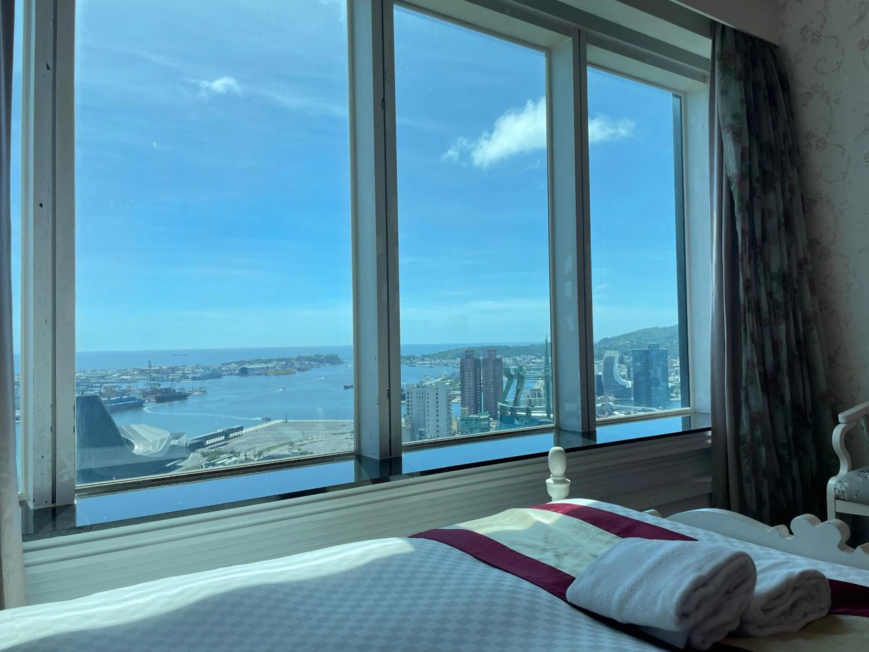 Bed in Neo Sky Hotel