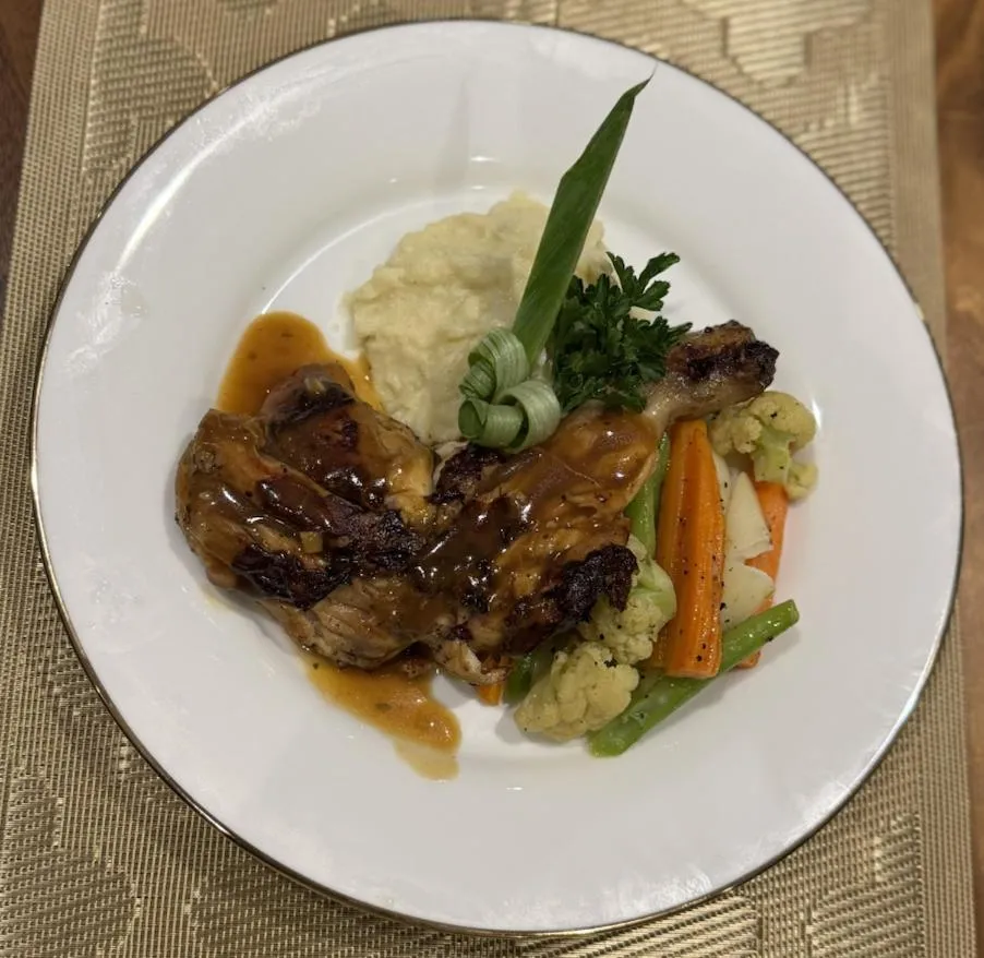 Restaurant/places to eat in White Elephant Villa & Restaurant