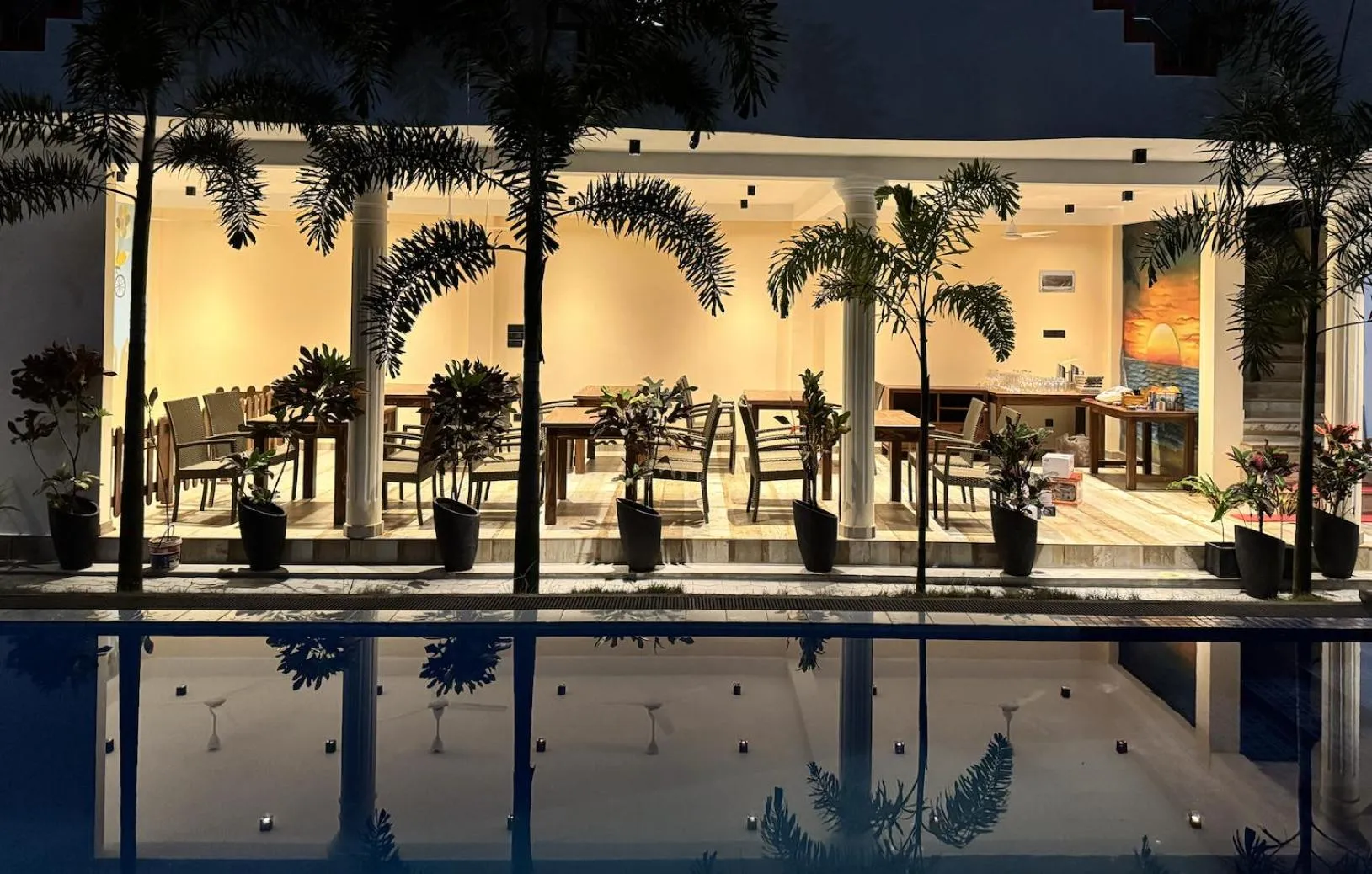 Restaurant/places to eat in White Elephant Villa & Restaurant