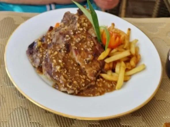 Restaurant/places to eat in White Elephant Villa & Restaurant