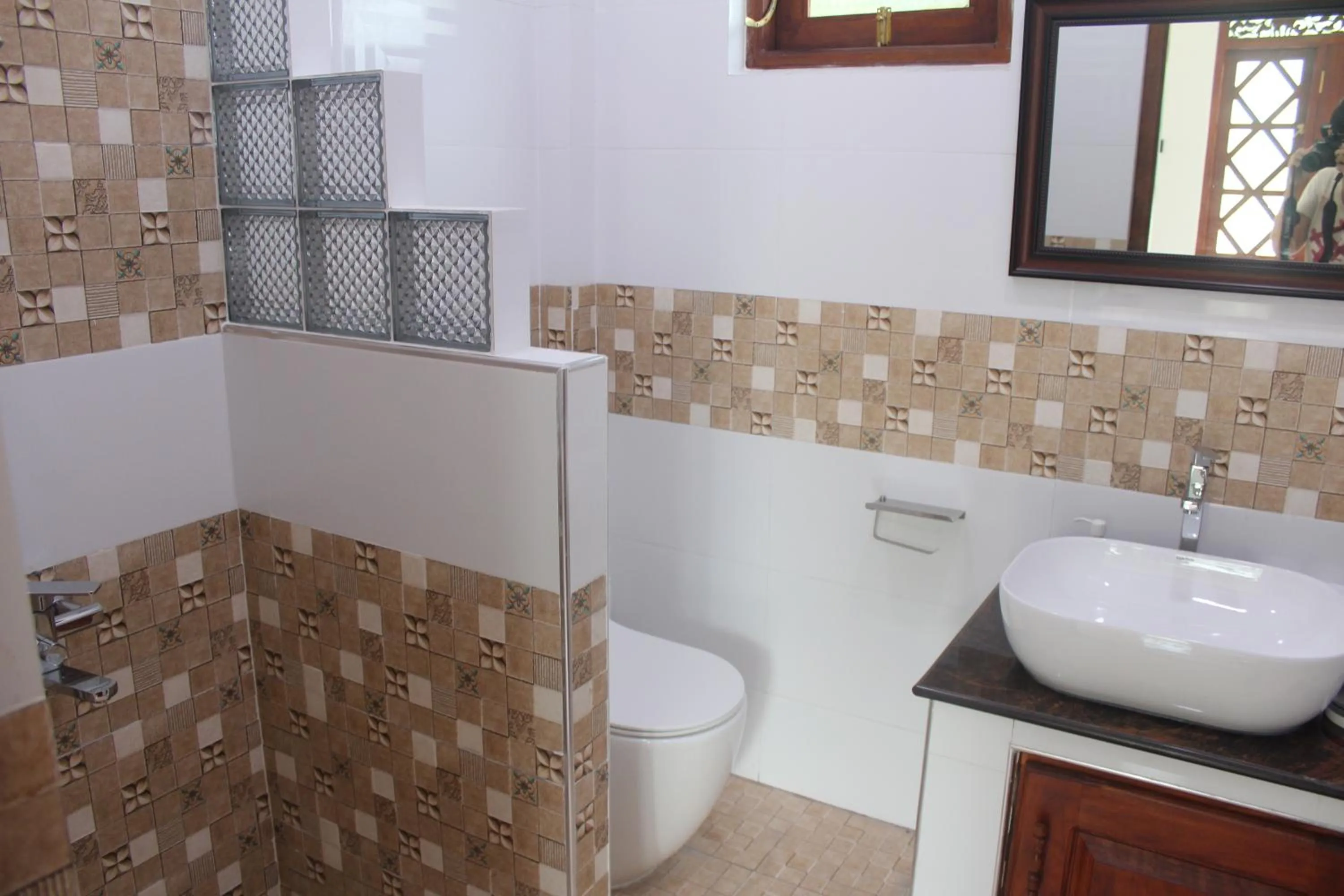 Bathroom in White Elephant Villa & Restaurant