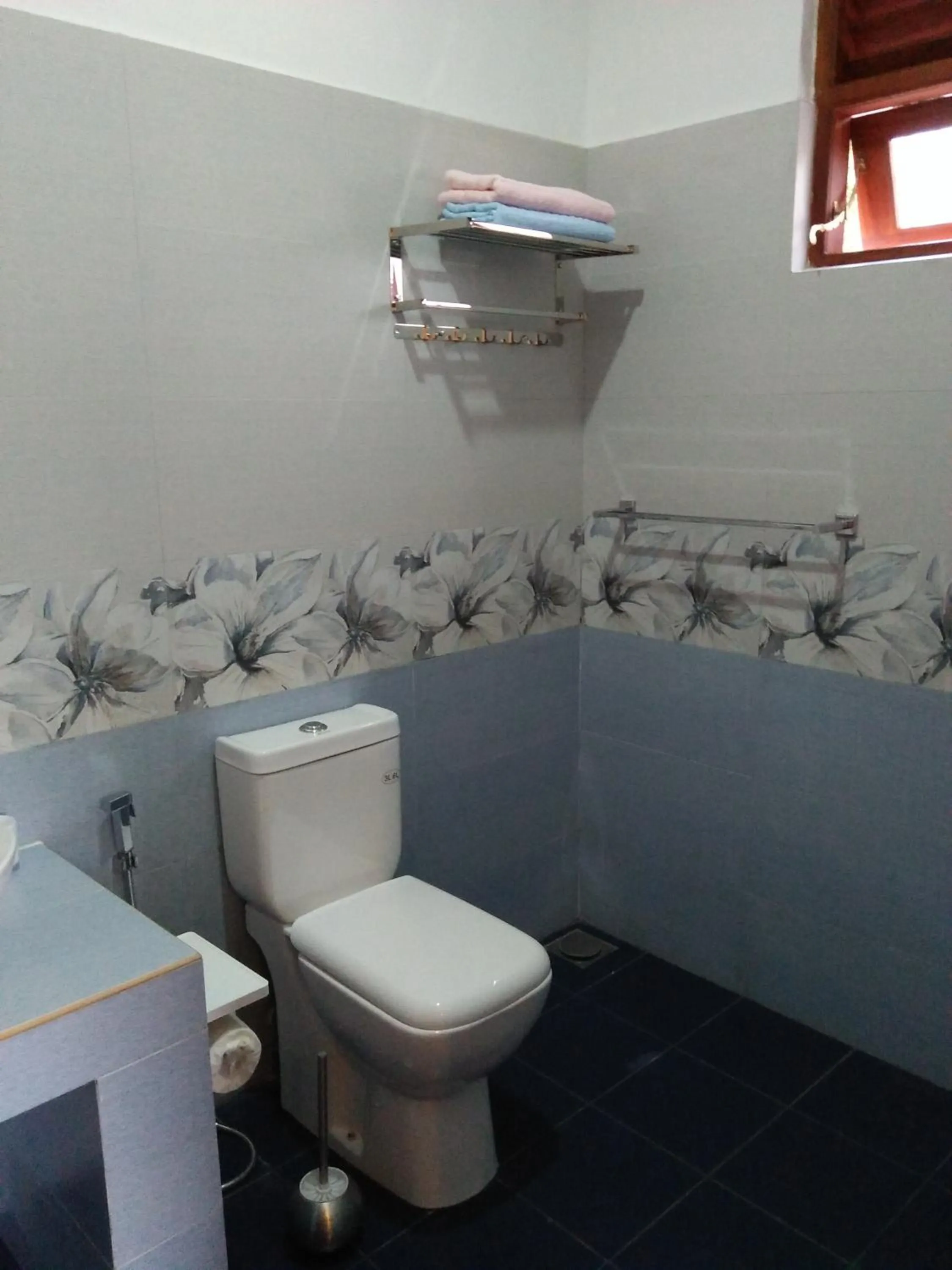 Toilet in White Elephant Villa & Restaurant
