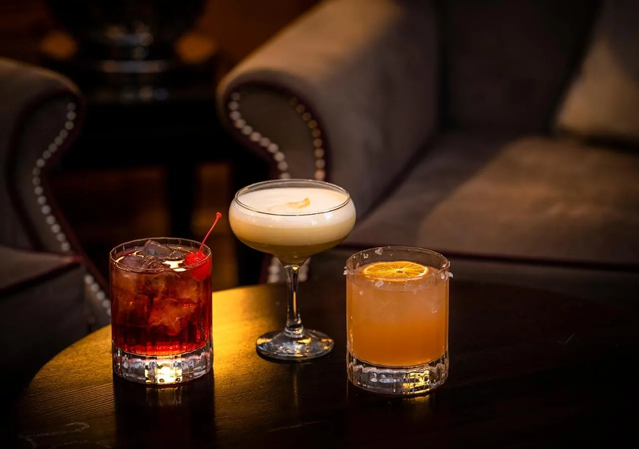 Drinks in Dukes Head Hotel Kings Lynn