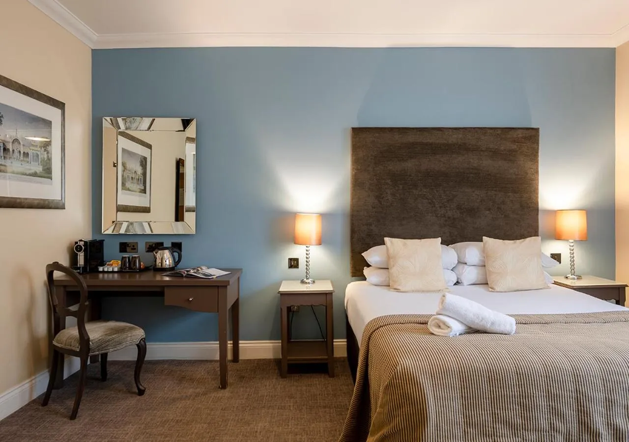 Bed in Dukes Head Hotel Kings Lynn