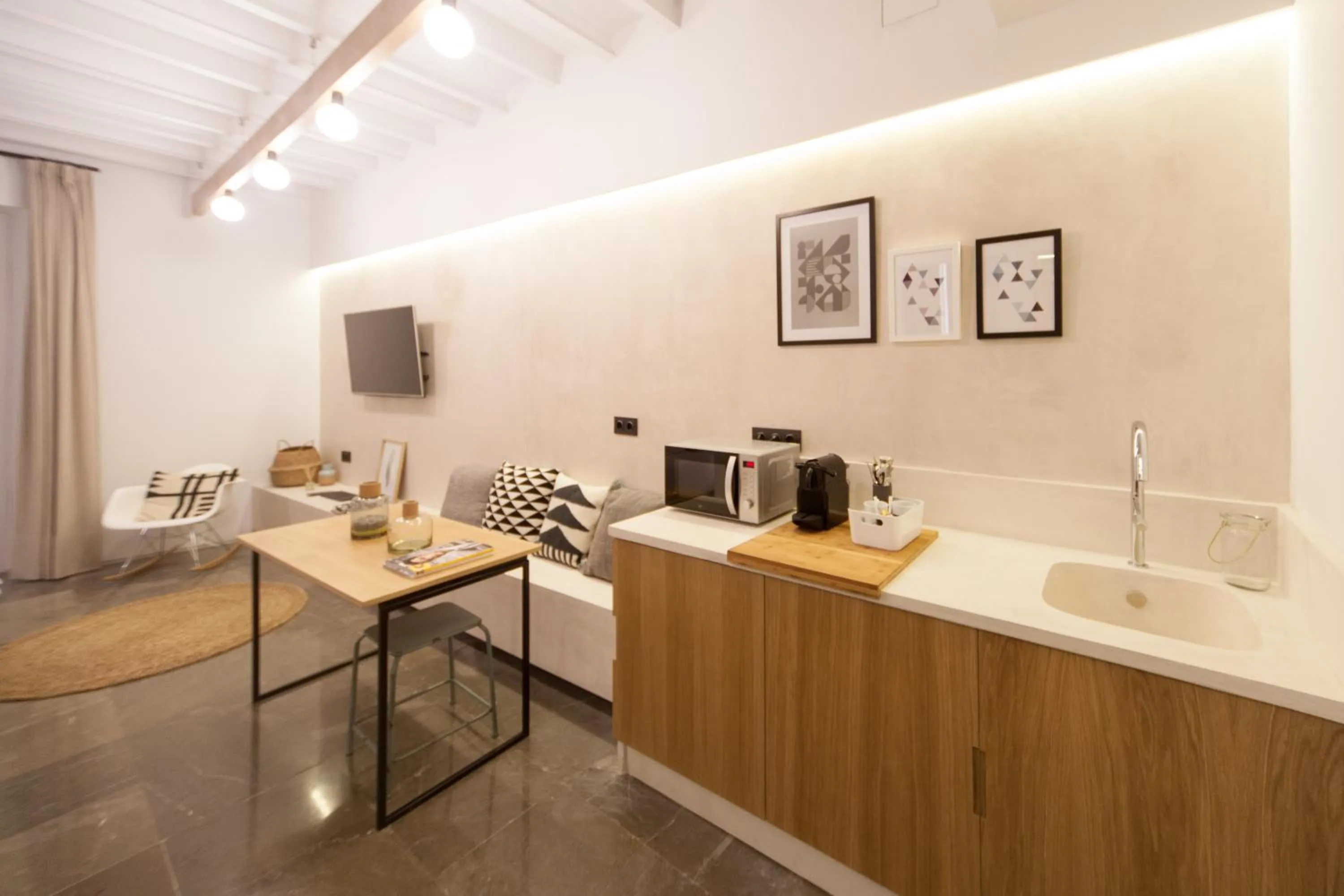 TV and multimedia in Welldone Cathedral