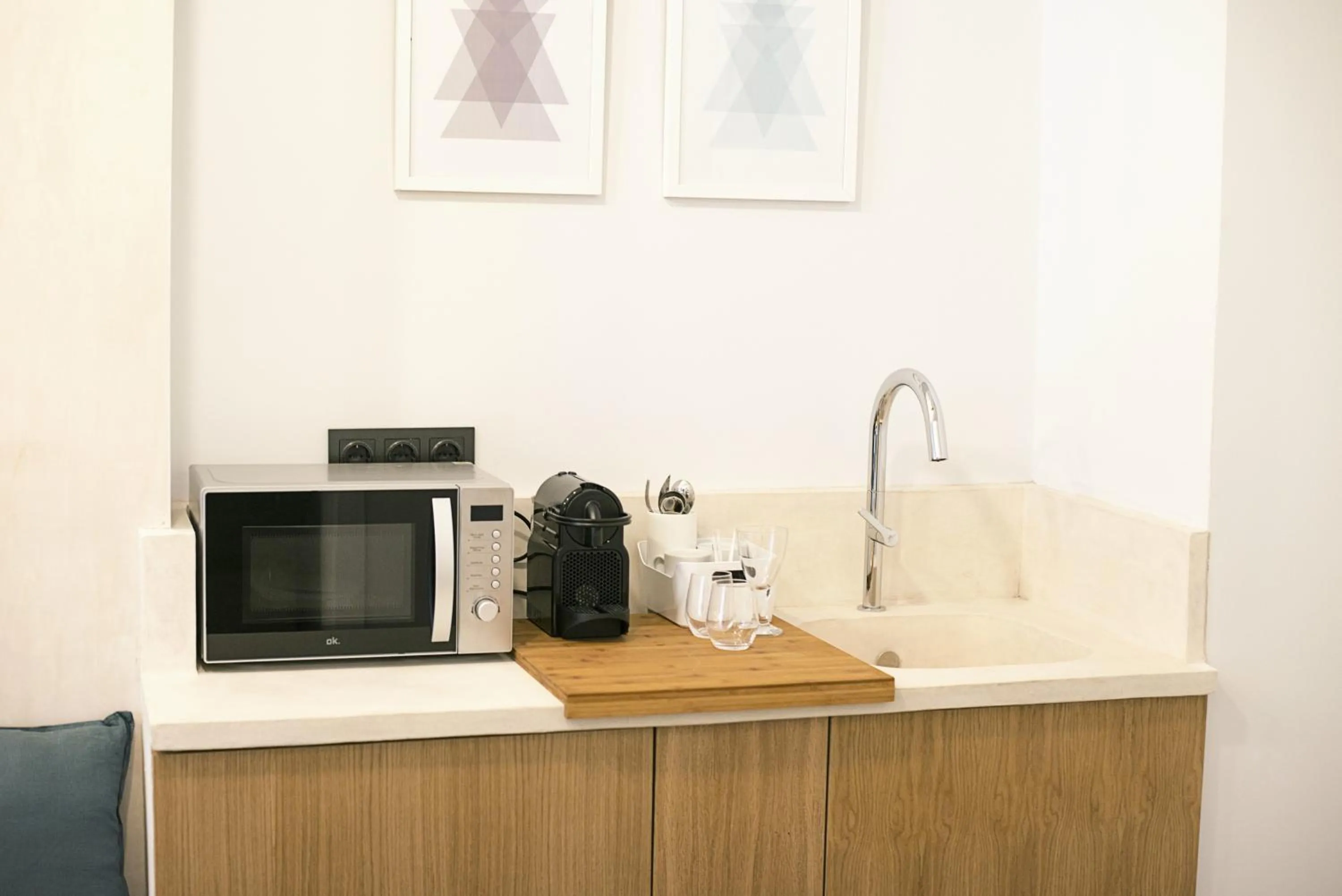 Coffee/tea facilities in Welldone Cathedral