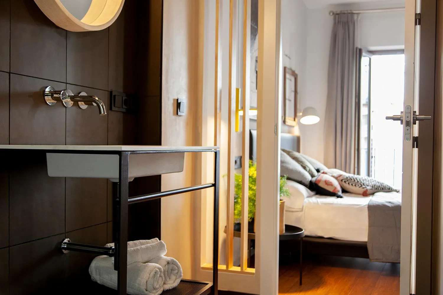 Photo of the whole room, Bed in Welldone Cathedral