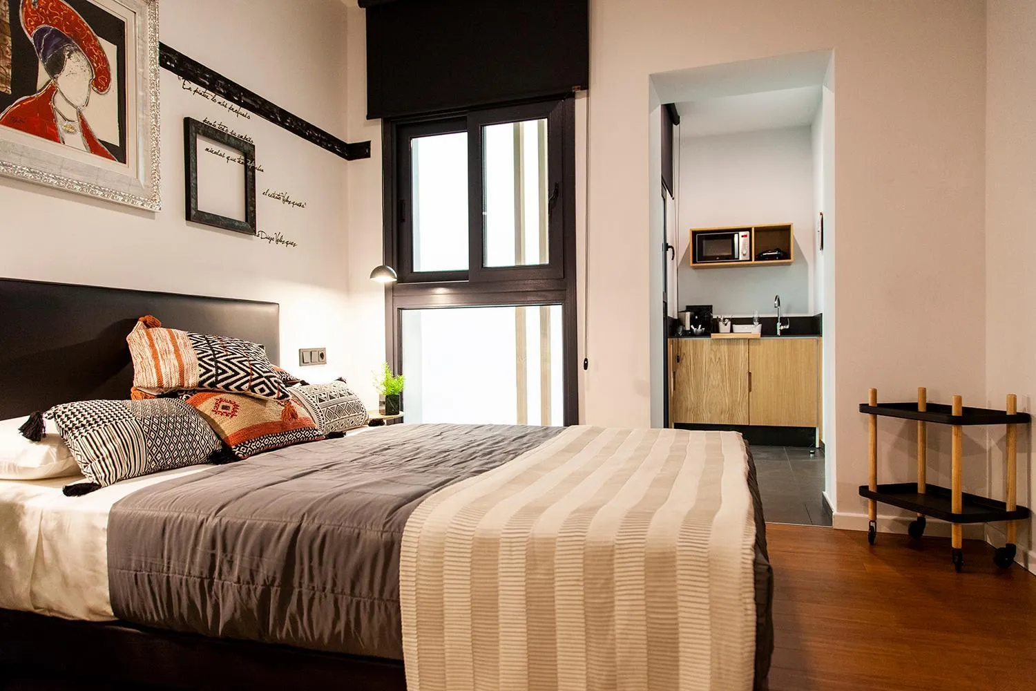 Photo of the whole room, Bed in Welldone Cathedral