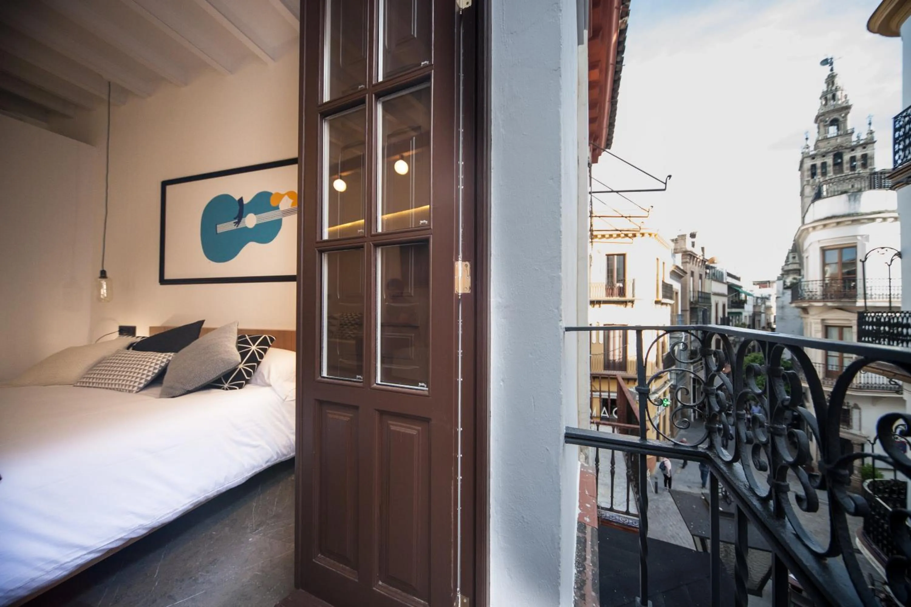 Nearby landmark, Bed in Welldone Cathedral