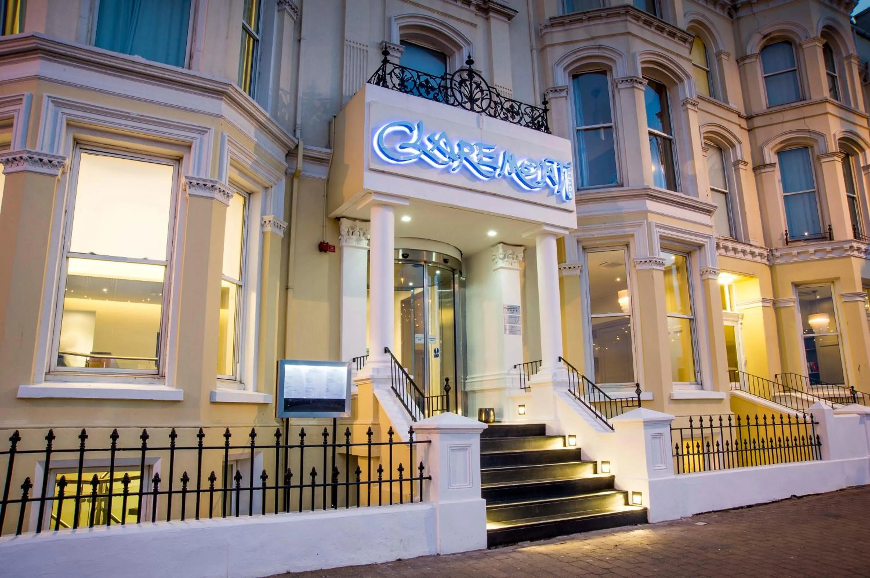 Facade/entrance in Claremont Hotel