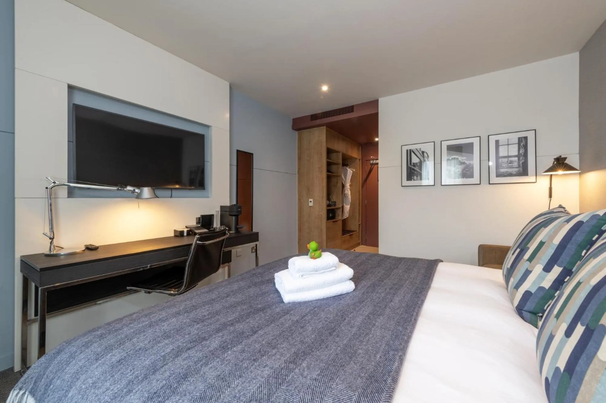 Bed in Apex City of Edinburgh Hotel