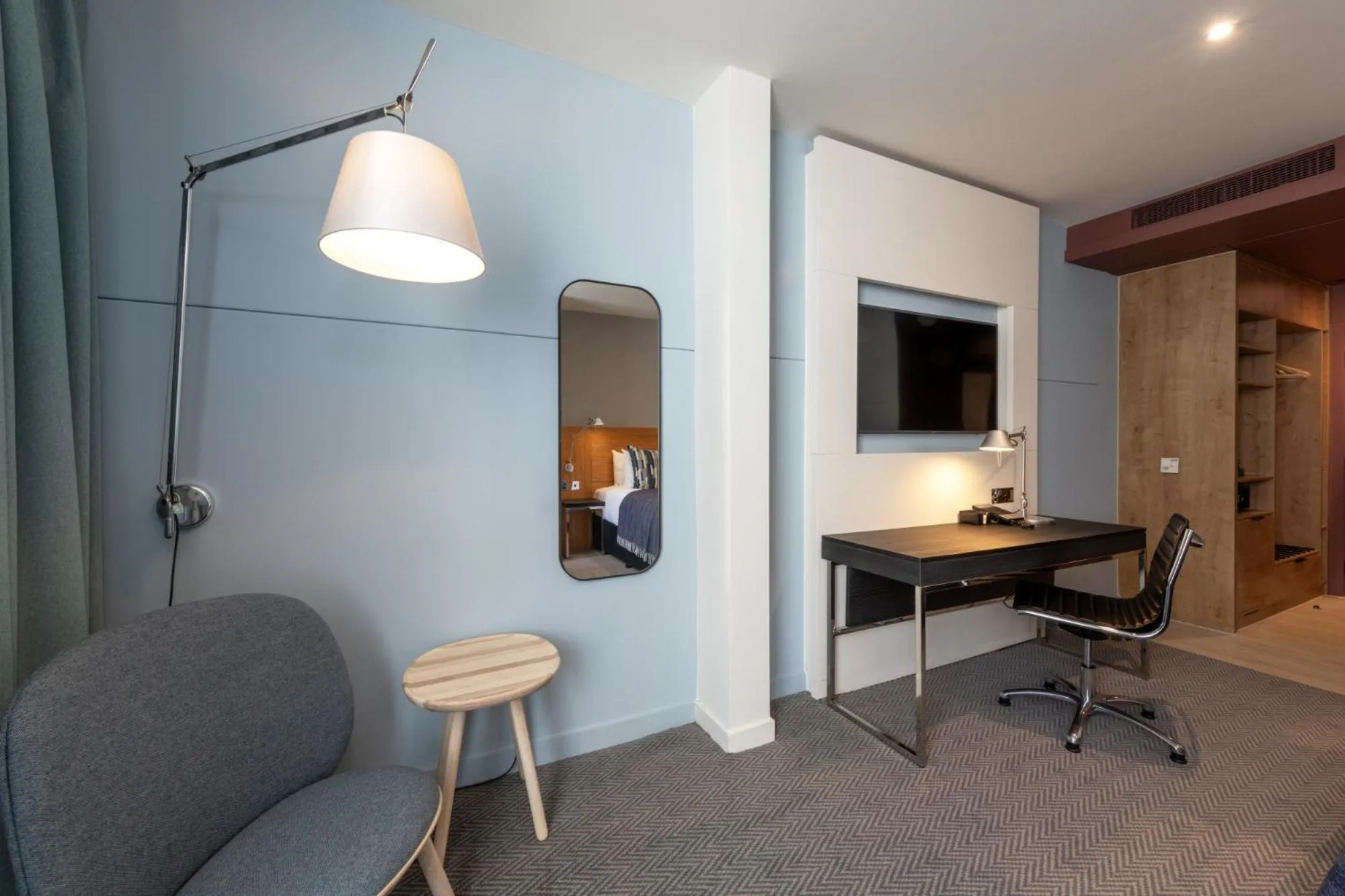 TV and multimedia in Apex City of Edinburgh Hotel